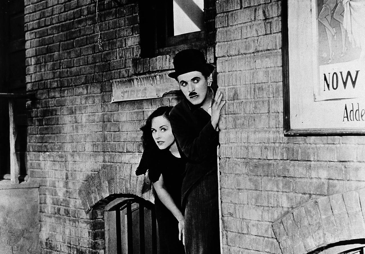 Modern Times Movie Essay - 1936 Charlie Chaplin Film
