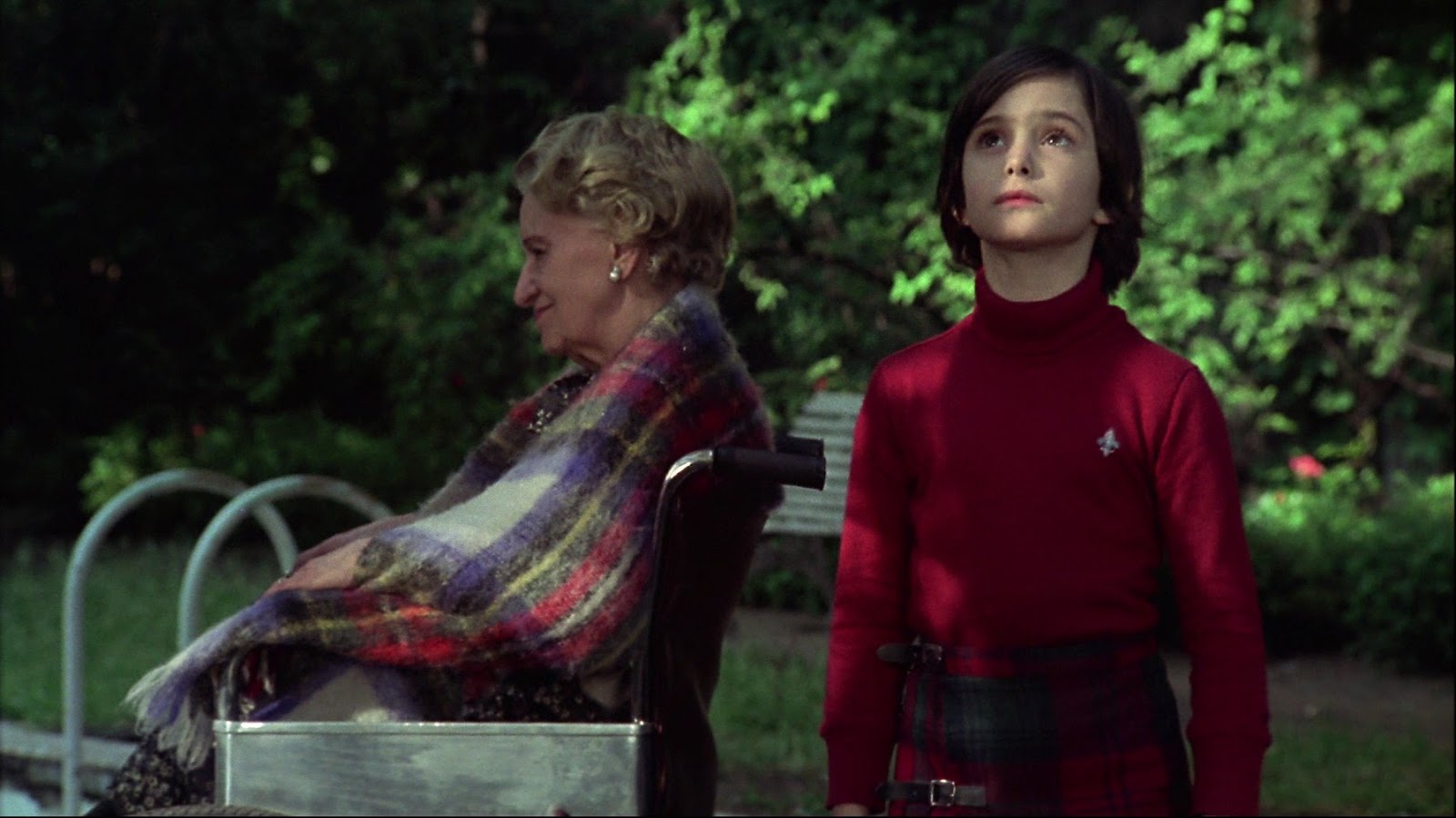 Cría Cuervos Movie Essay - 1976 Carlos Saura Film