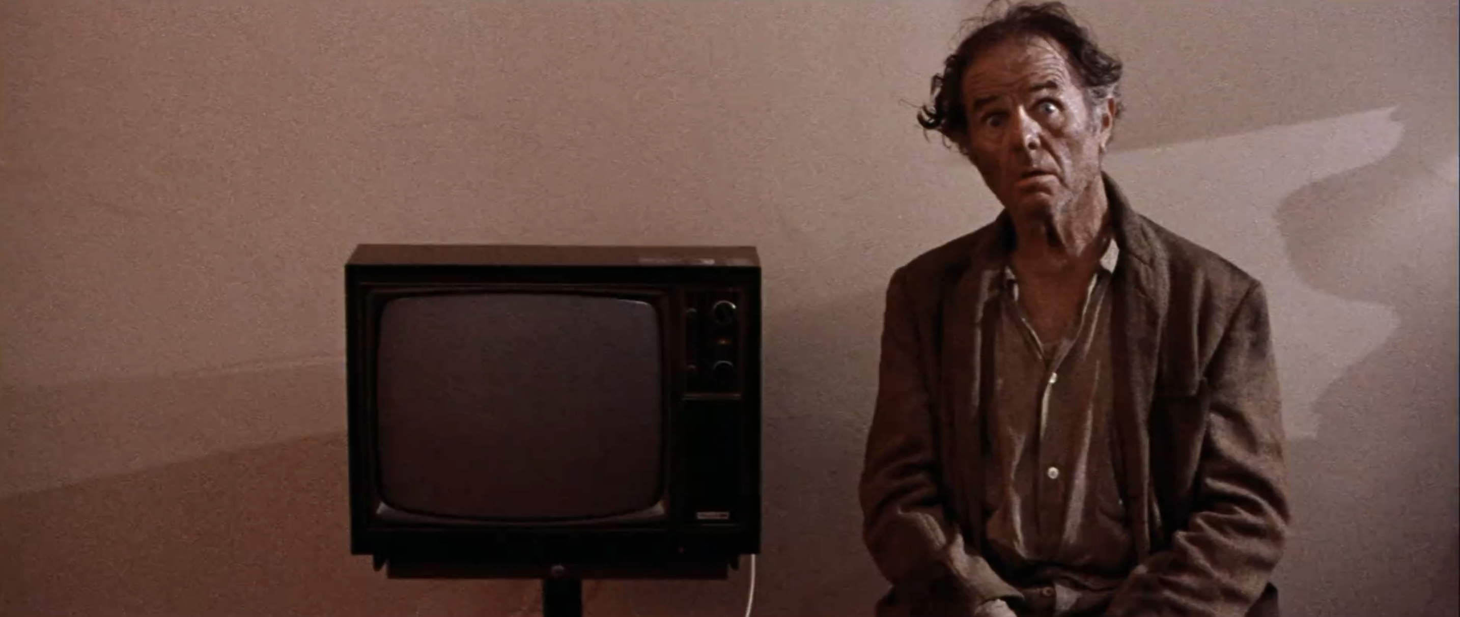 Elisha Cook Jr. as Charlie in Messiah of Evil