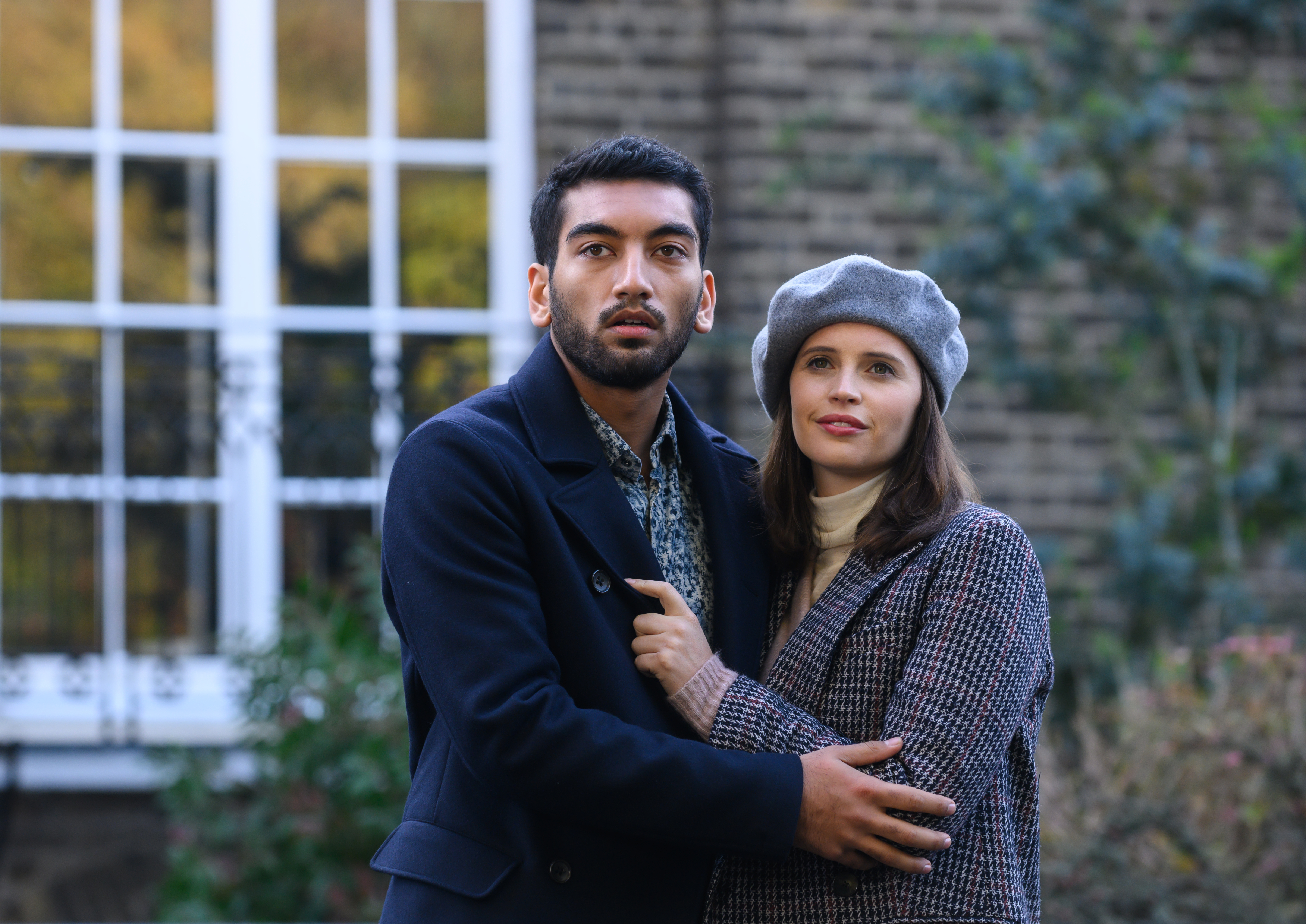 The Last Letter from Your Lover Cast - Nabhaan Rizwan as Rory McCallan and Felicity Jones as Ellie Haworth