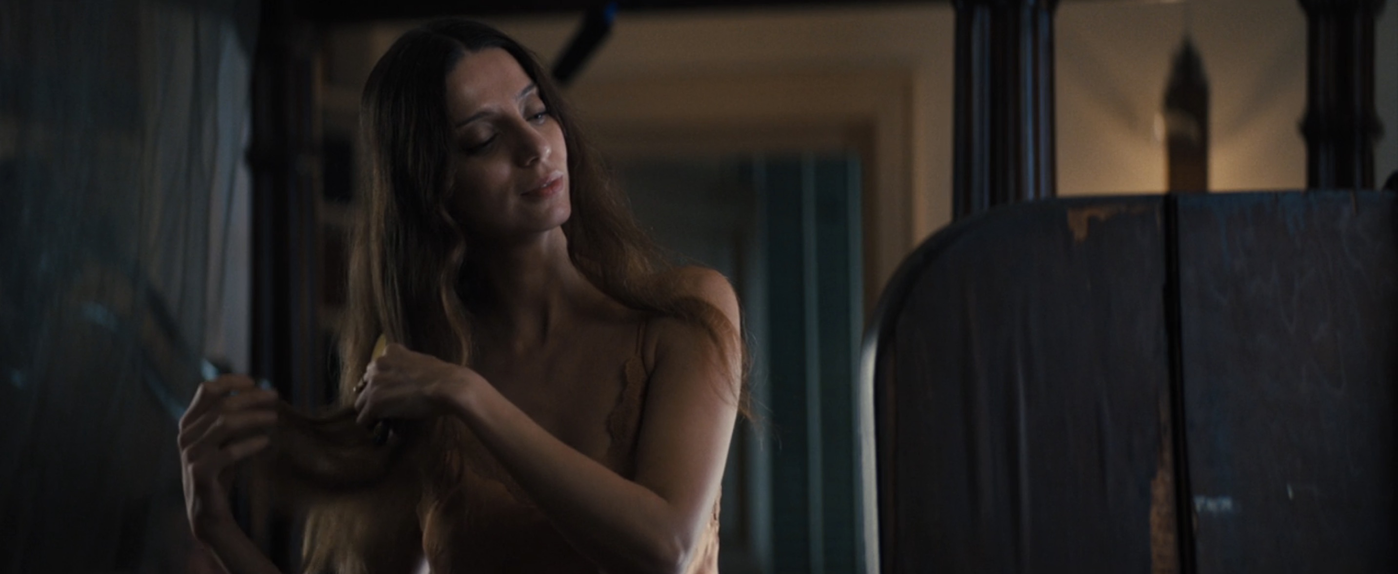 Reminiscence Cast - Angela Sarafyan as Elsa Carine