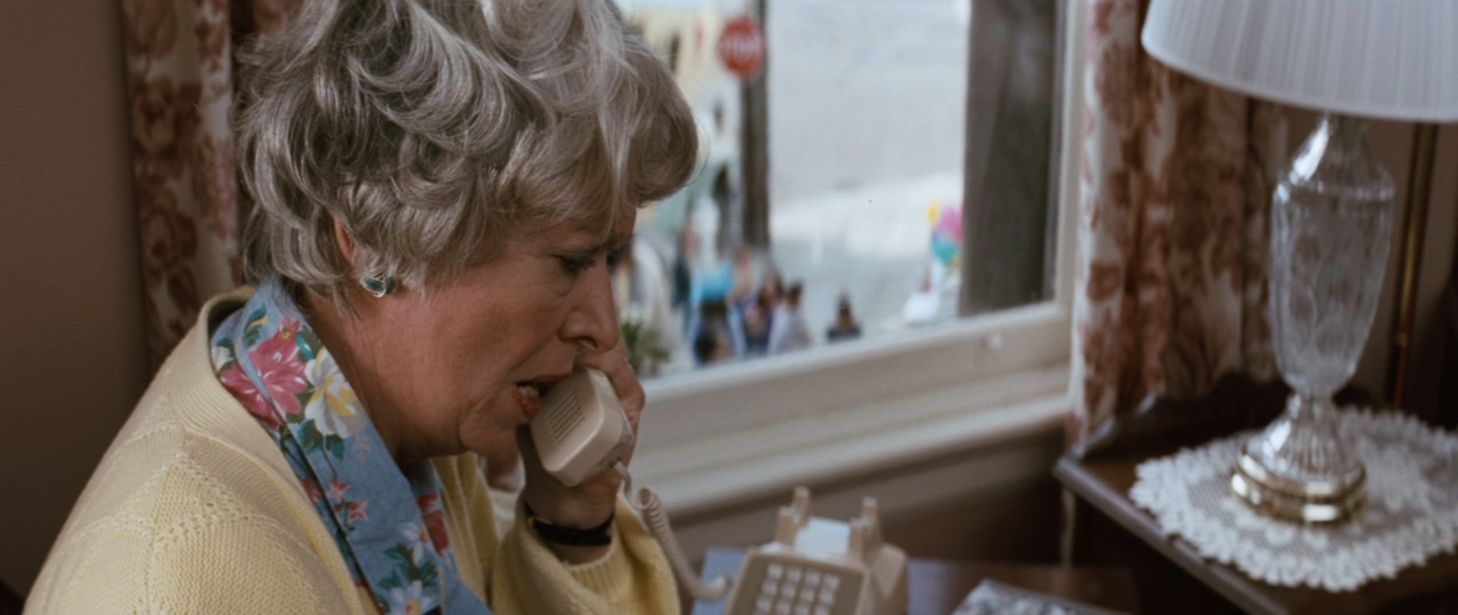 Mrs. Doubtfire Cast - Polly Holliday as Gloria