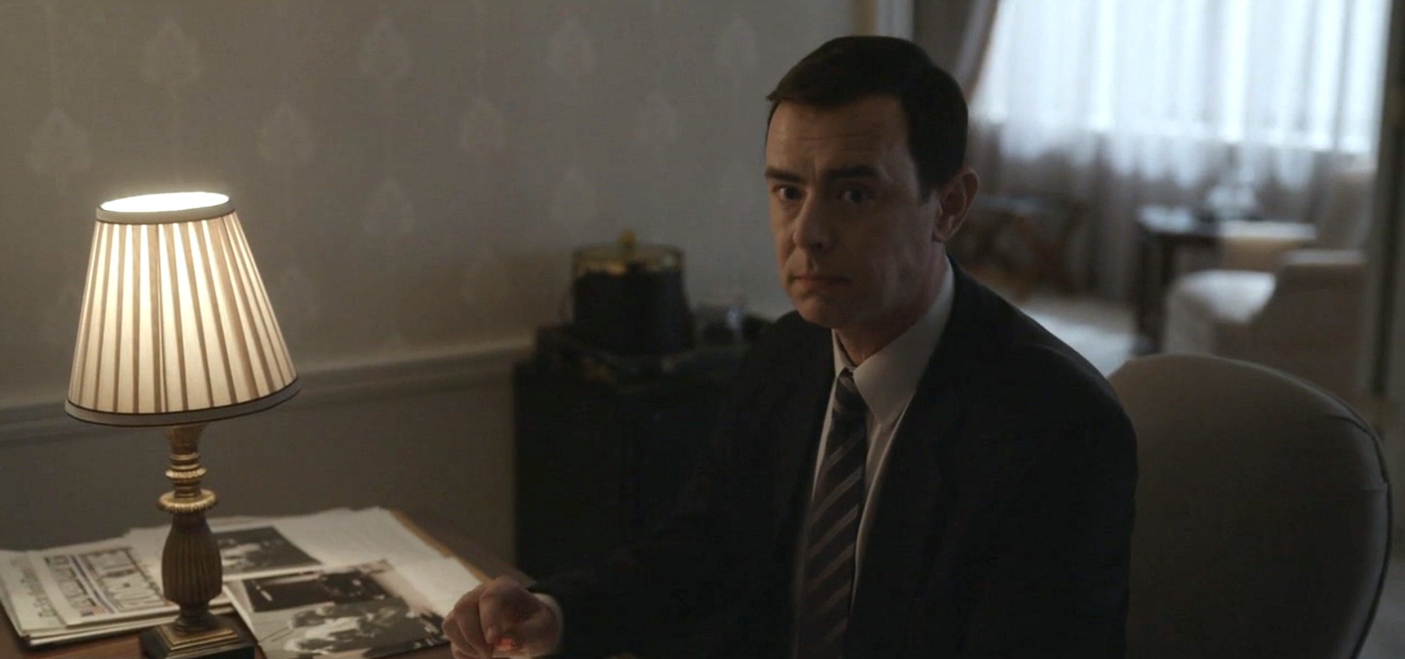 Impeachment: American Crime Story Cast - Colin Hanks as Mike Emmick