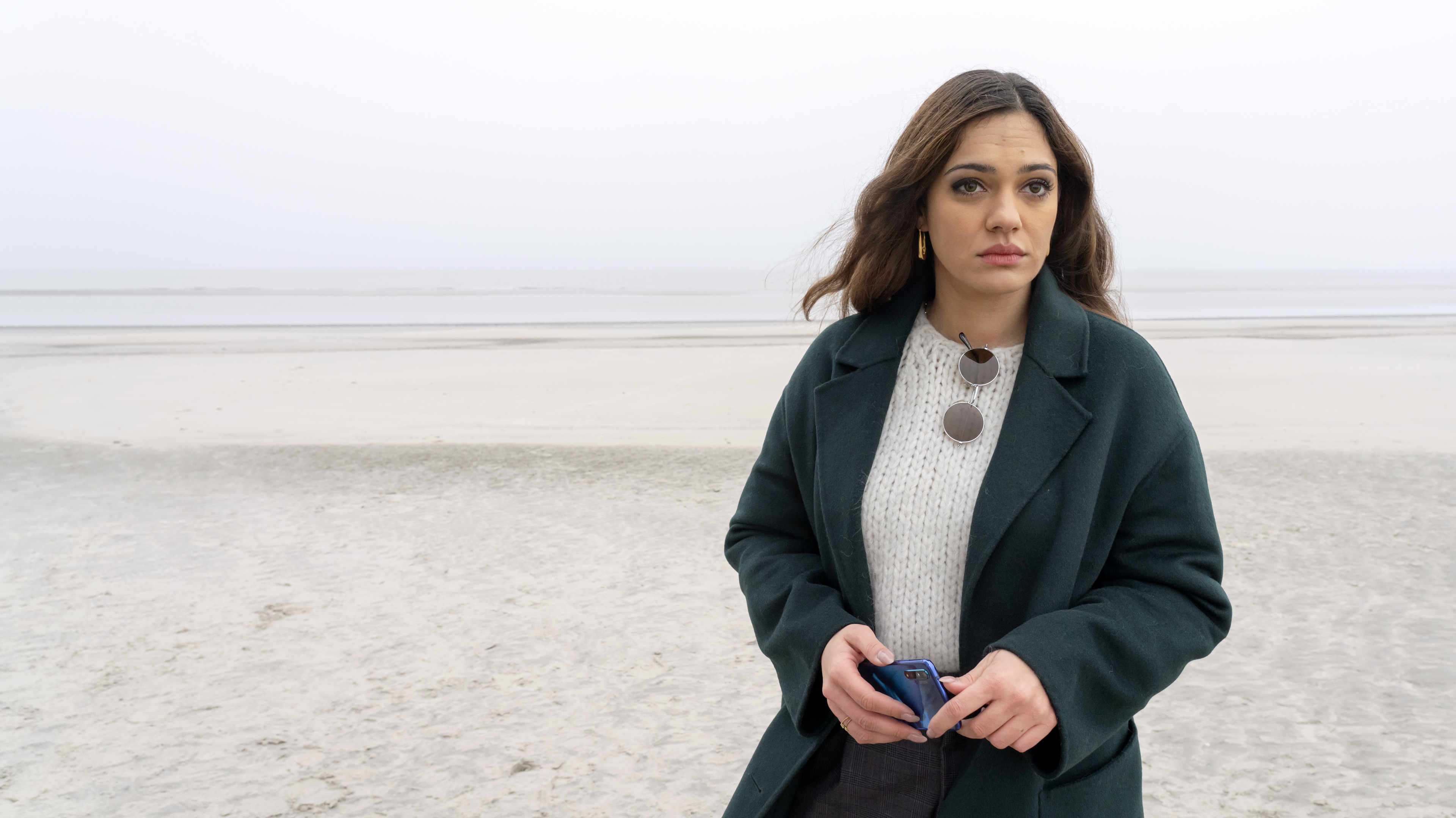 The Four of Us Cast on Netflix (Du Sie Er & Wir) - Nilam Farooq as Janina