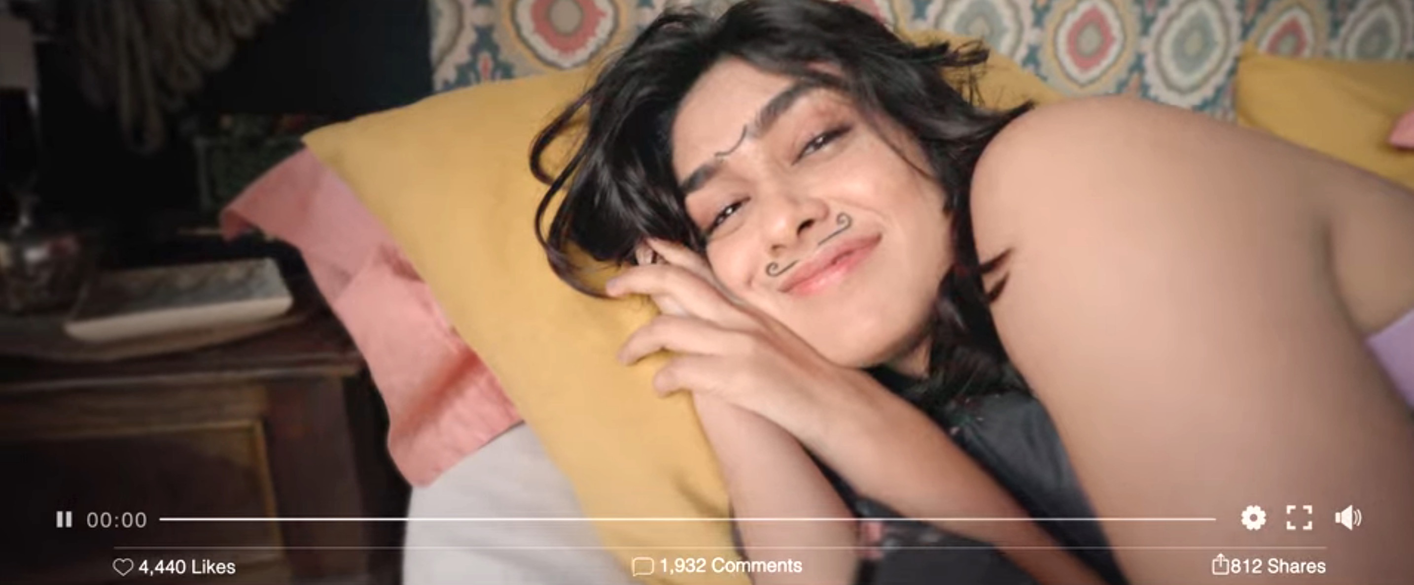 Dhamaka Cast - Mrunal Thakur as Soumya Mehra Pathak