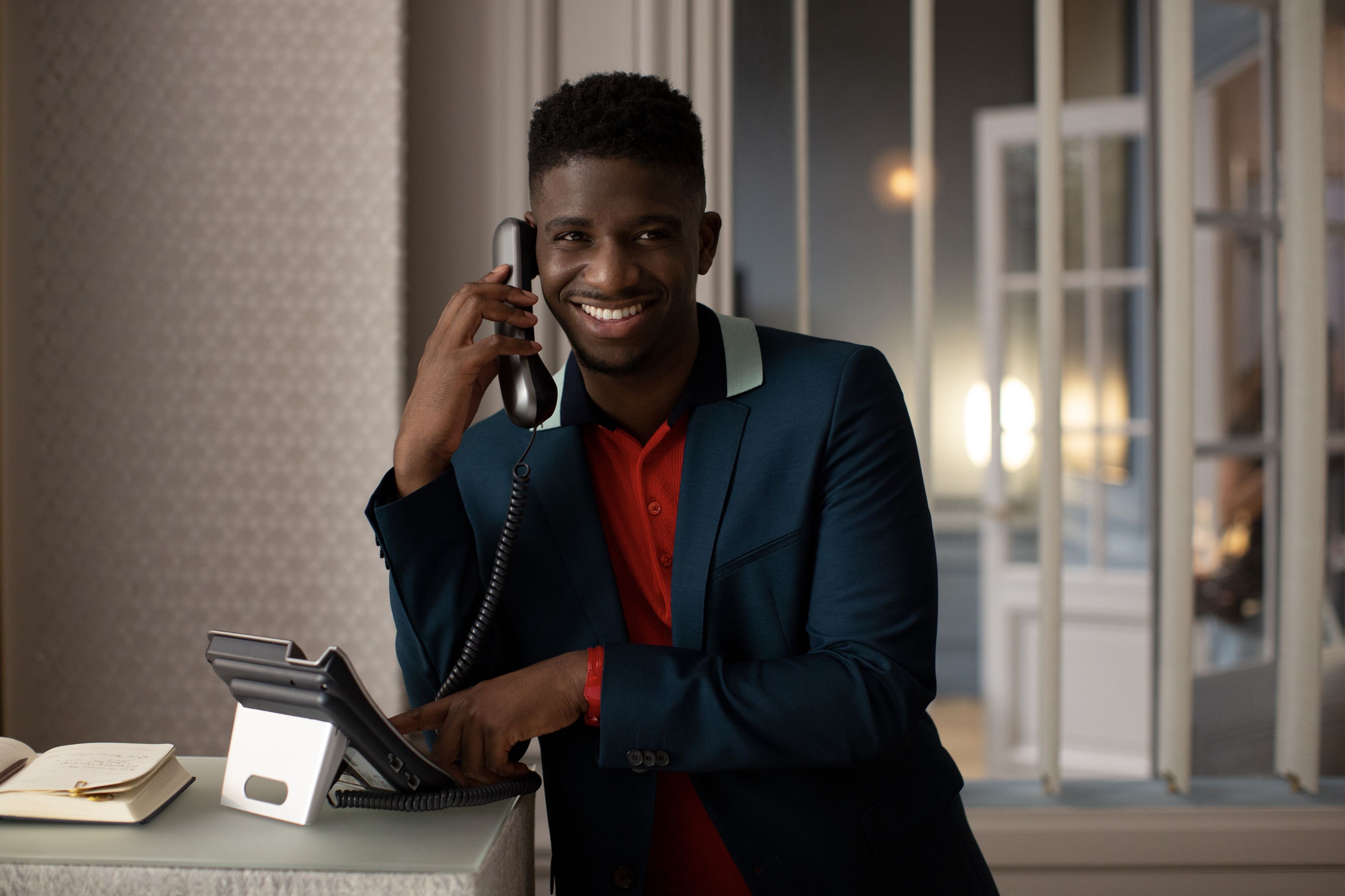 Emily in Paris Cast - Samuel Arnold as Julien