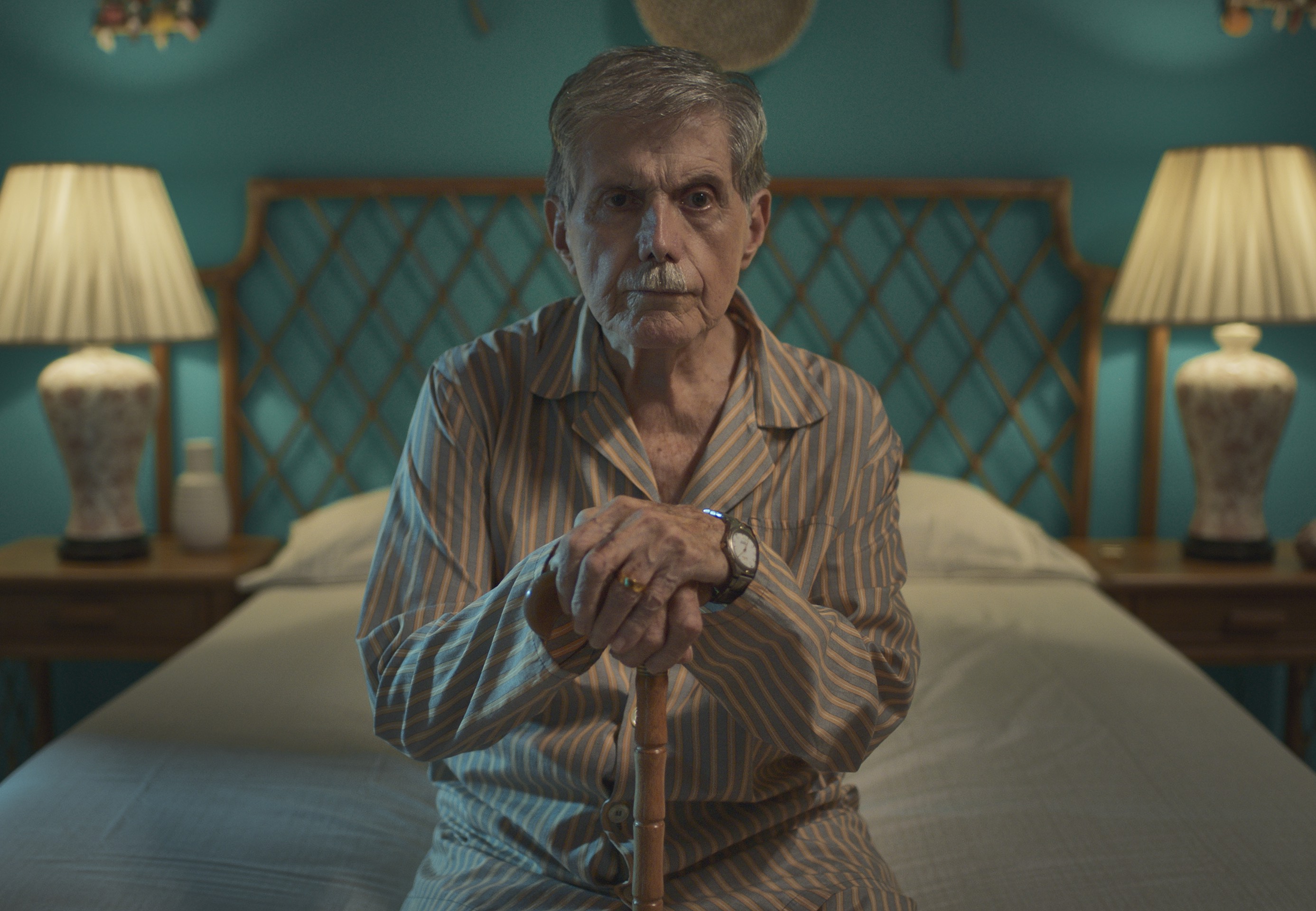 Grumpy Christmas Cast - Héctor Bonilla as Servando