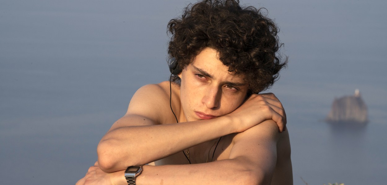 The Hand of God Cast - Every Performer and Character in the Netflix Movie