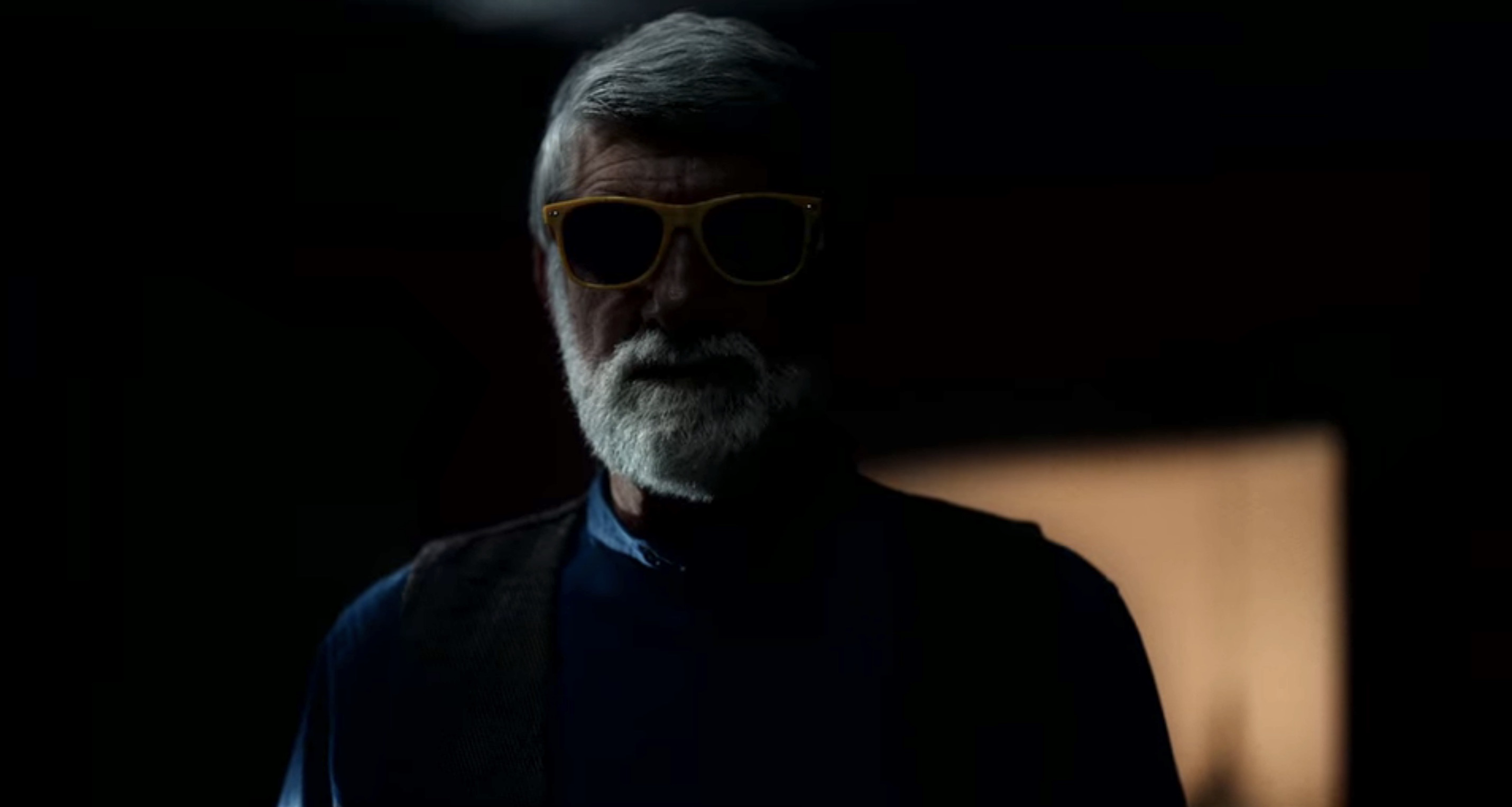 Two Cast - Kandido Uranga as Óscar