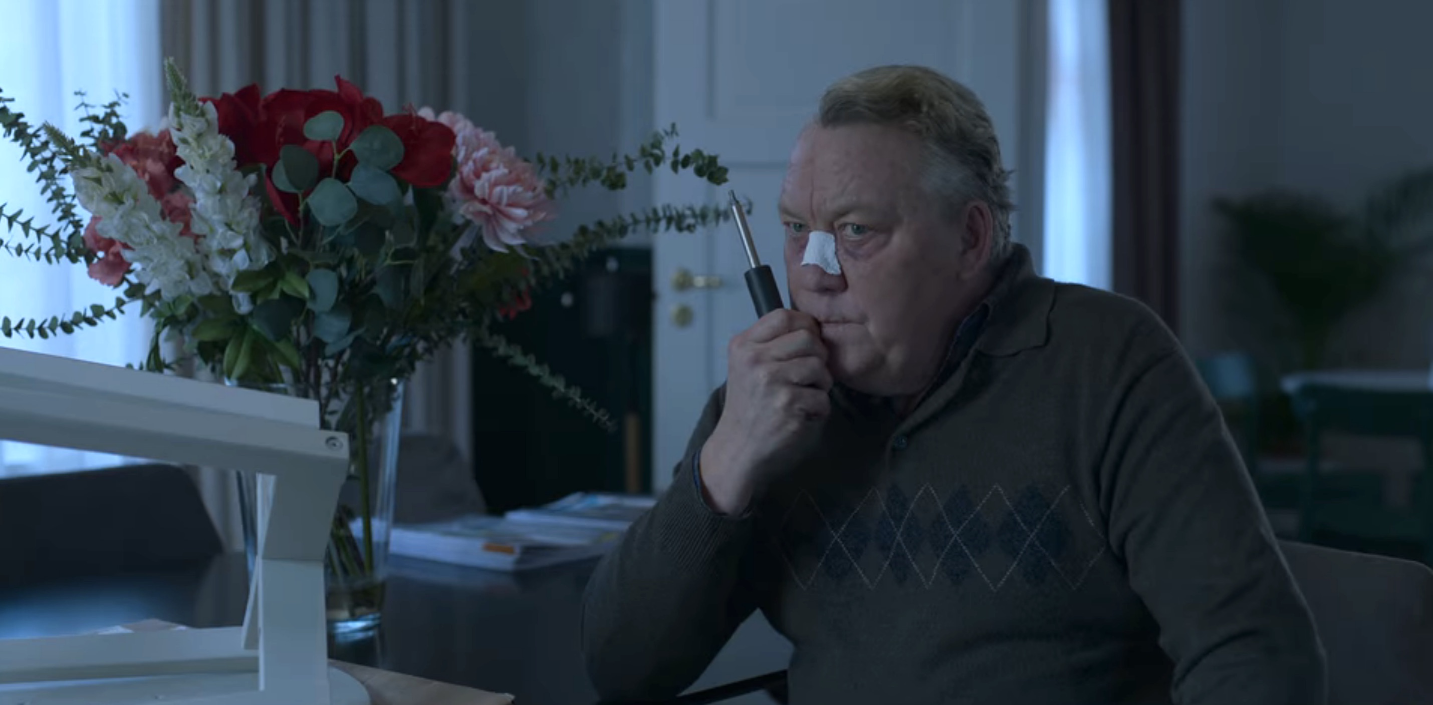 Anxious People Cast - Leif Andrée as Roger