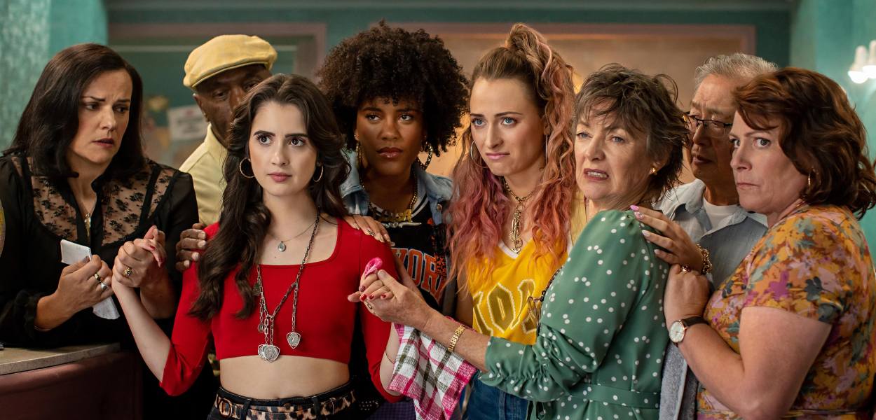 The Royal Treatment Soundtrack - Every Song in the 2022 Netflix Movie