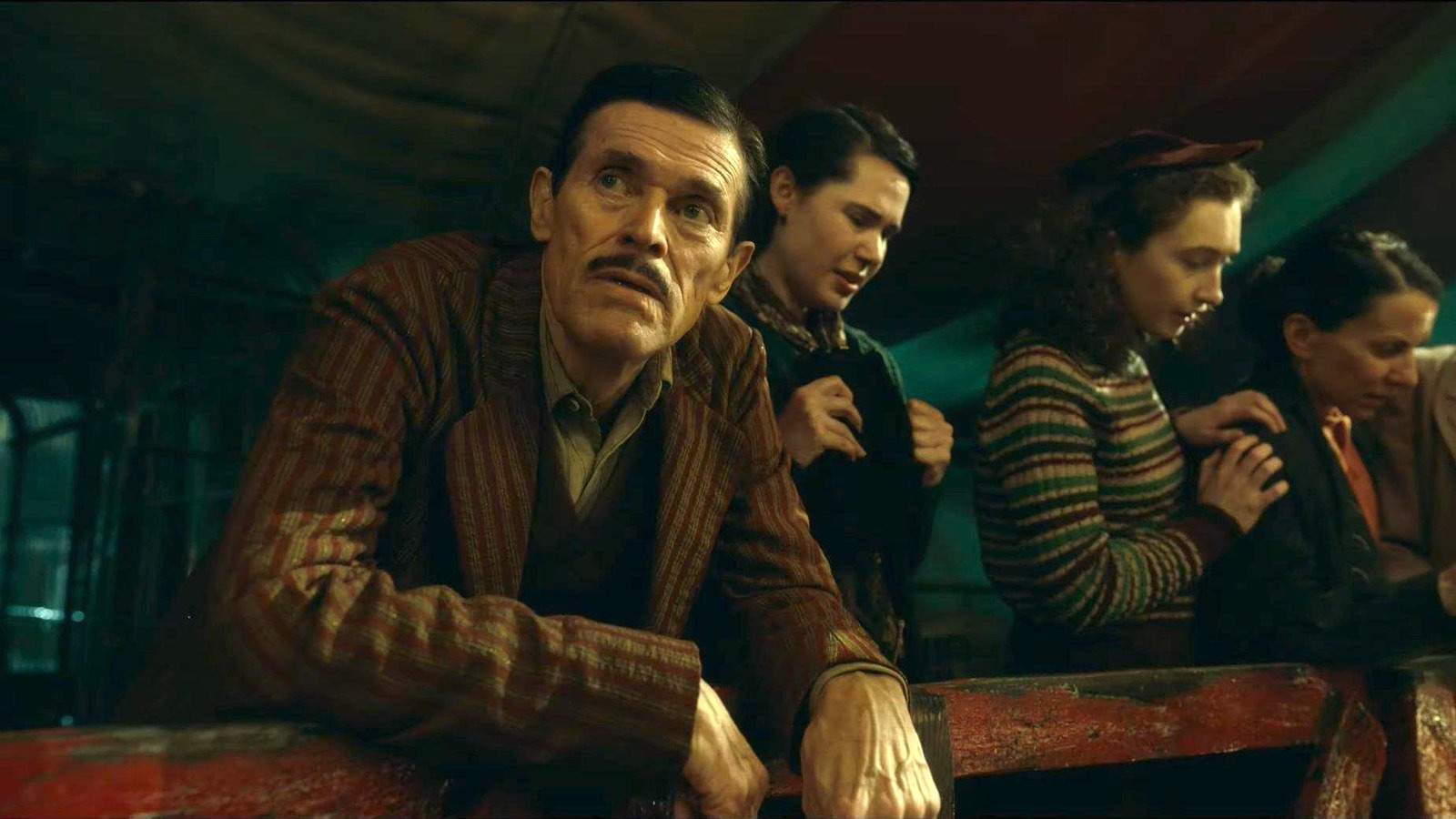 Nightmare Alley Cast - Willem Dafoe as Clement Hoately