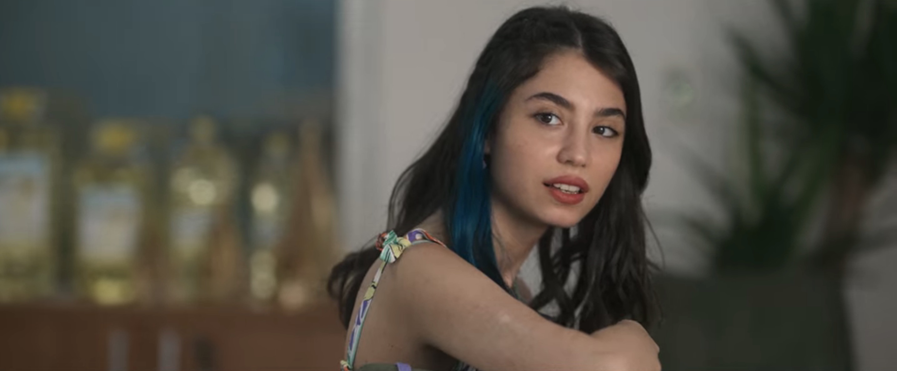 UFO Cast on Netflix - Nilsu Yilmaz as Beren