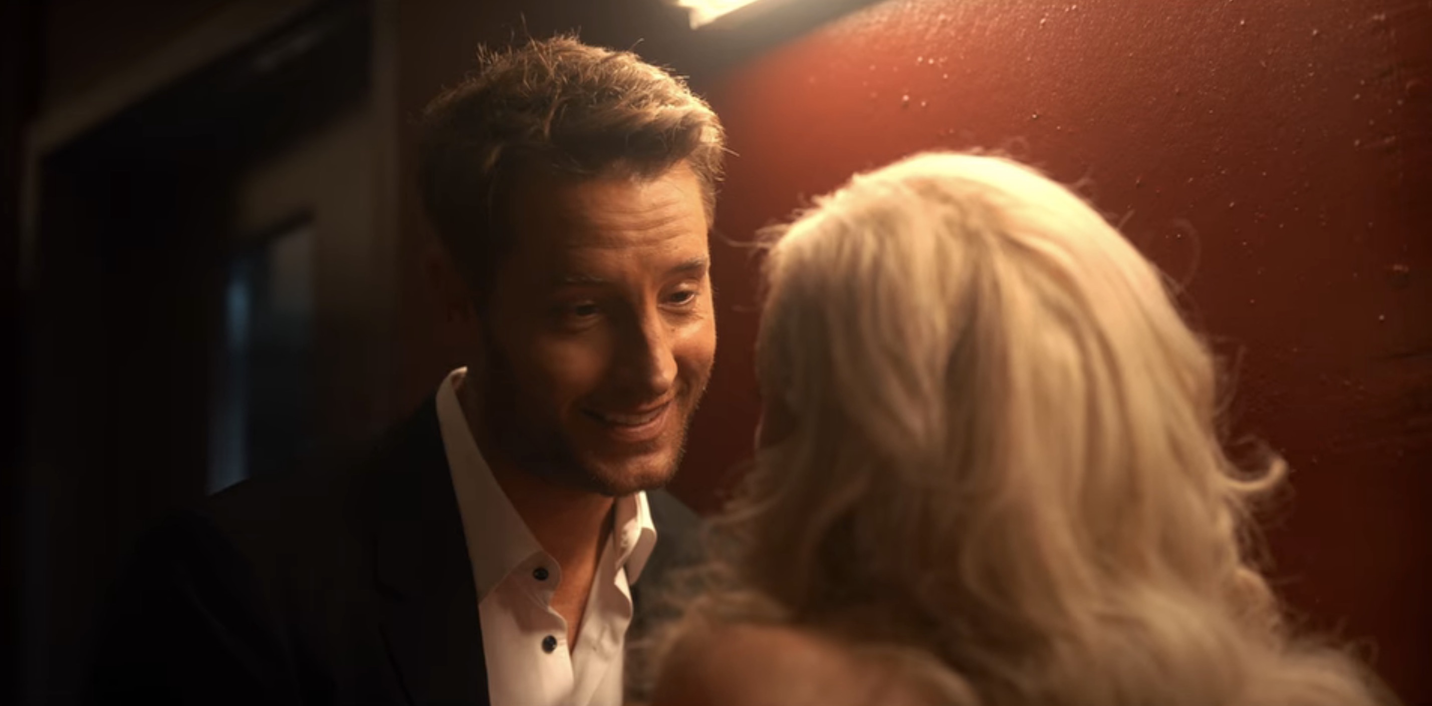 Senior Year Cast on Netflix - Justin Hartley as Blaine Balbo