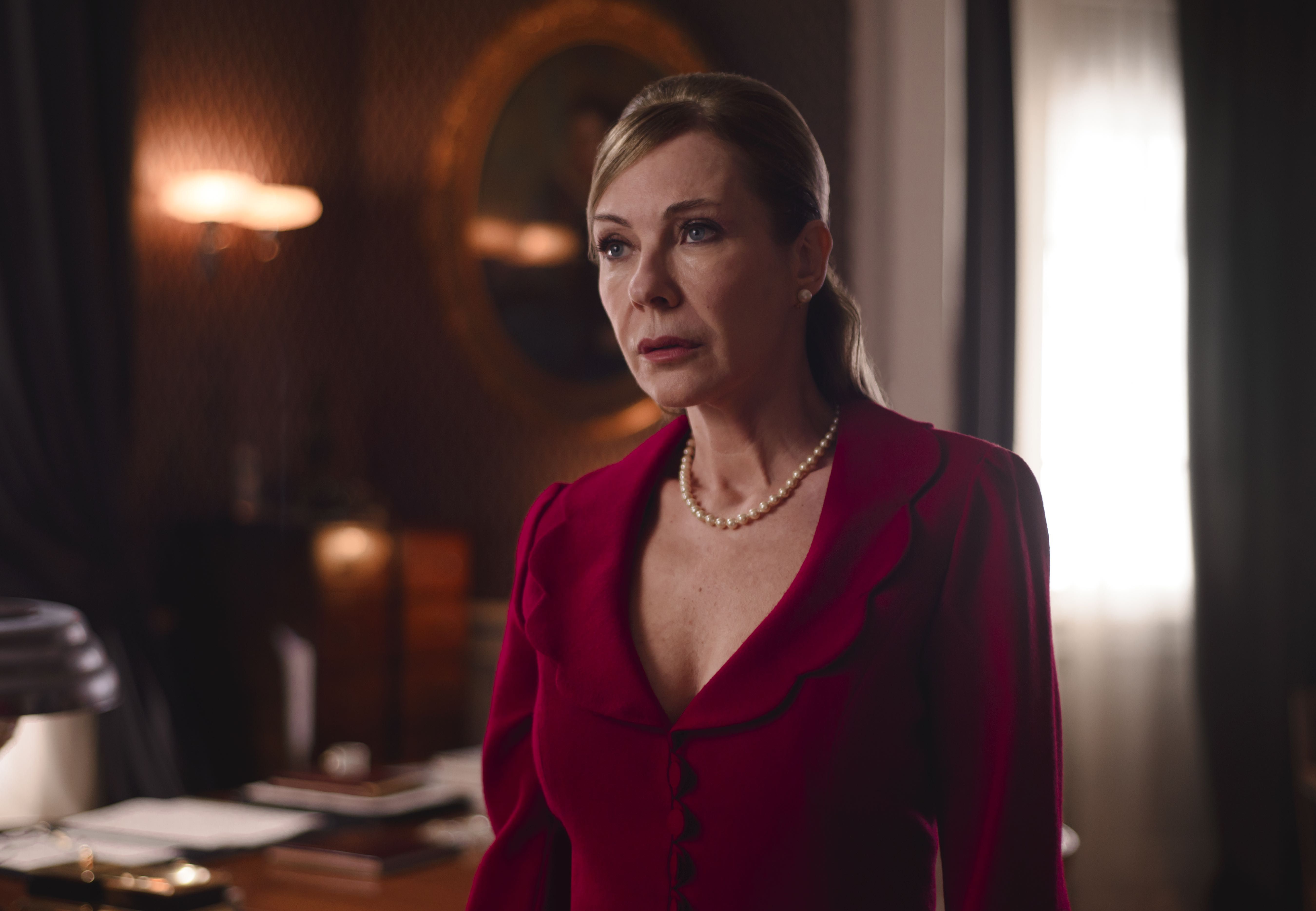 Recurrence Cast on Netflix - Inés Estévez as Etelvina Carreras