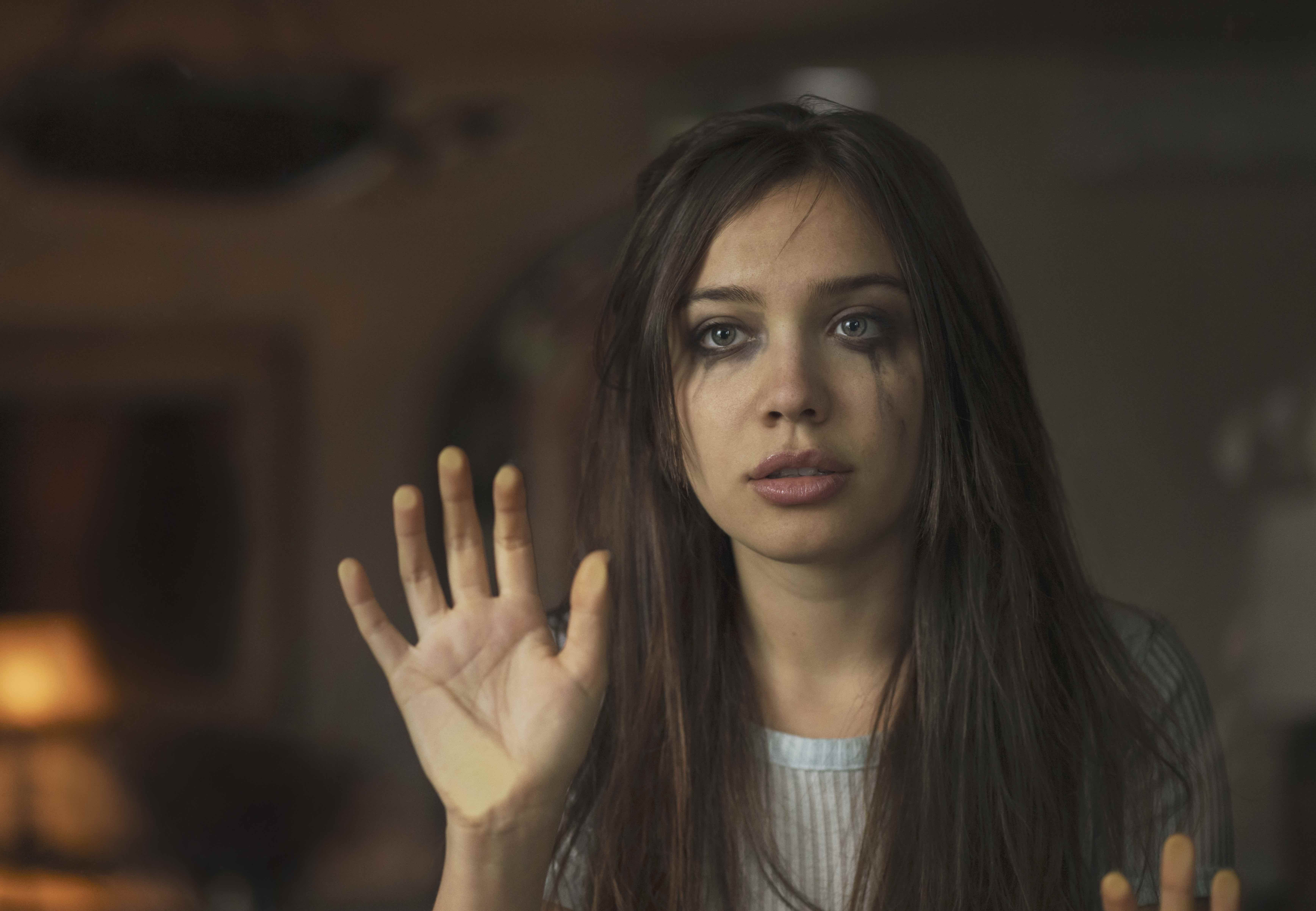 Recurrence Cast on Netflix - Malena Narvay as Mecha Carreras