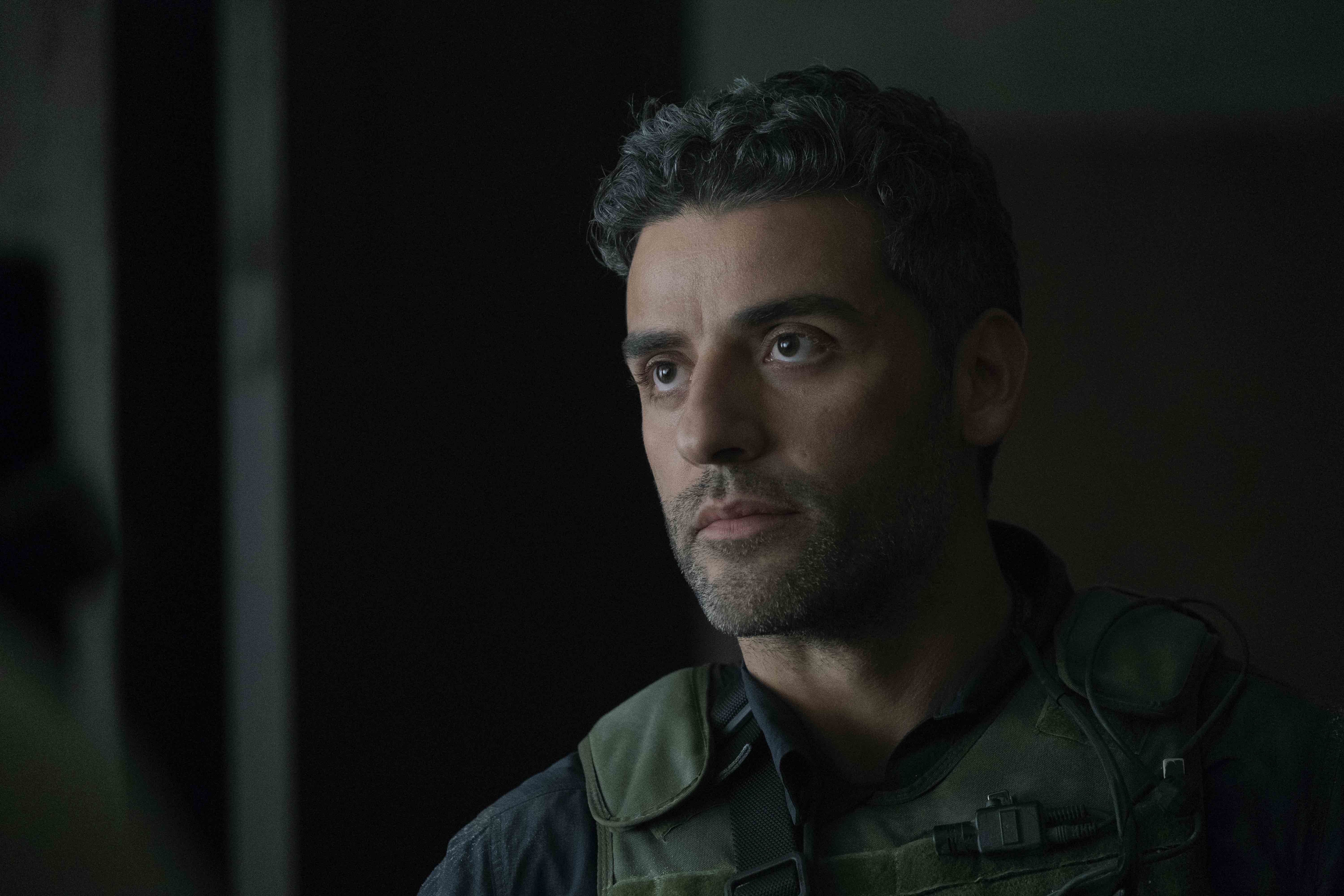 Triple Frontier Cast on Netflix - Oscar Isaac as Santiago "Pope" Garcia