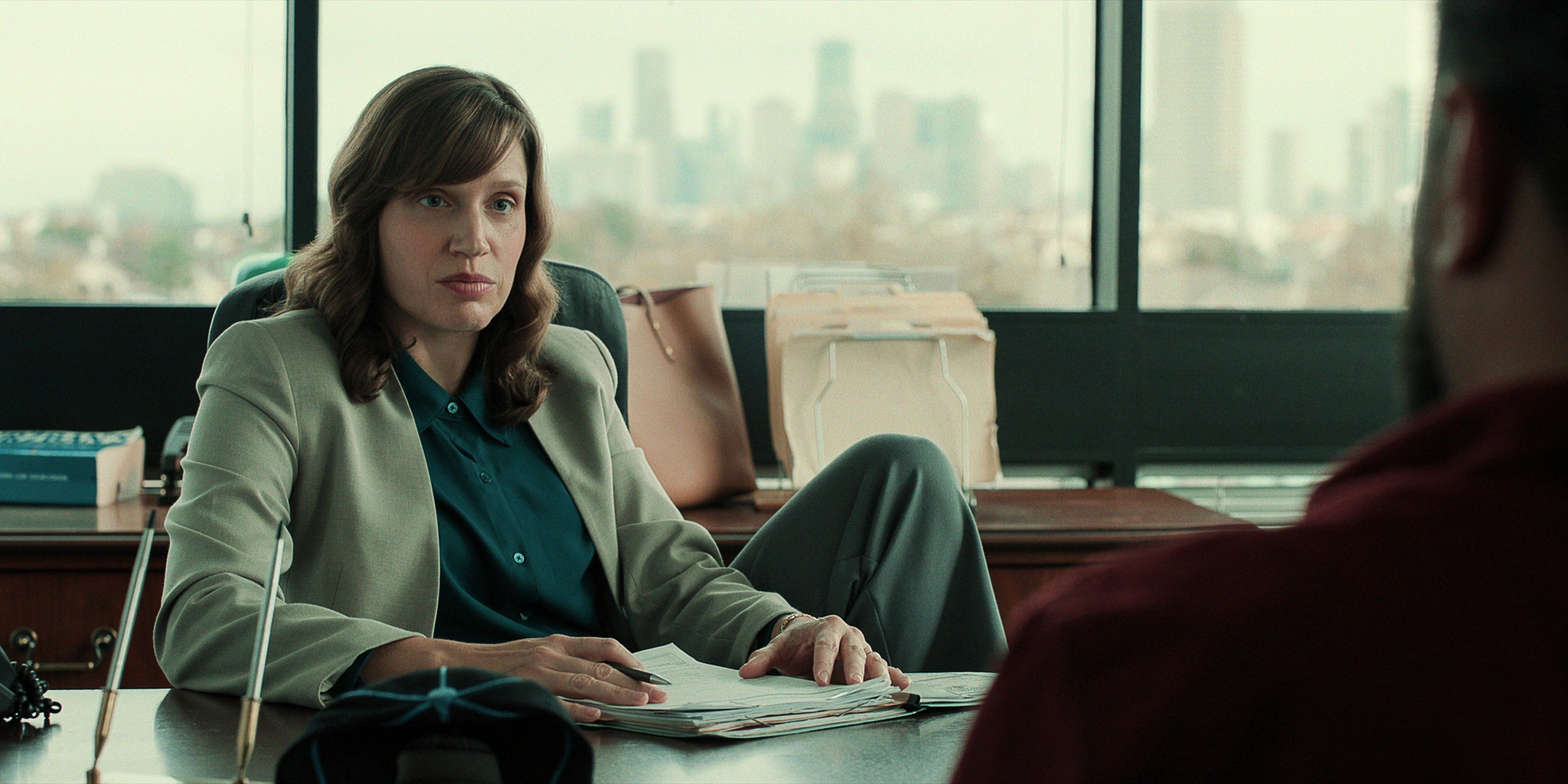 Mo Cast on Netflix - Lee Eddy as Lizzie Horowitz