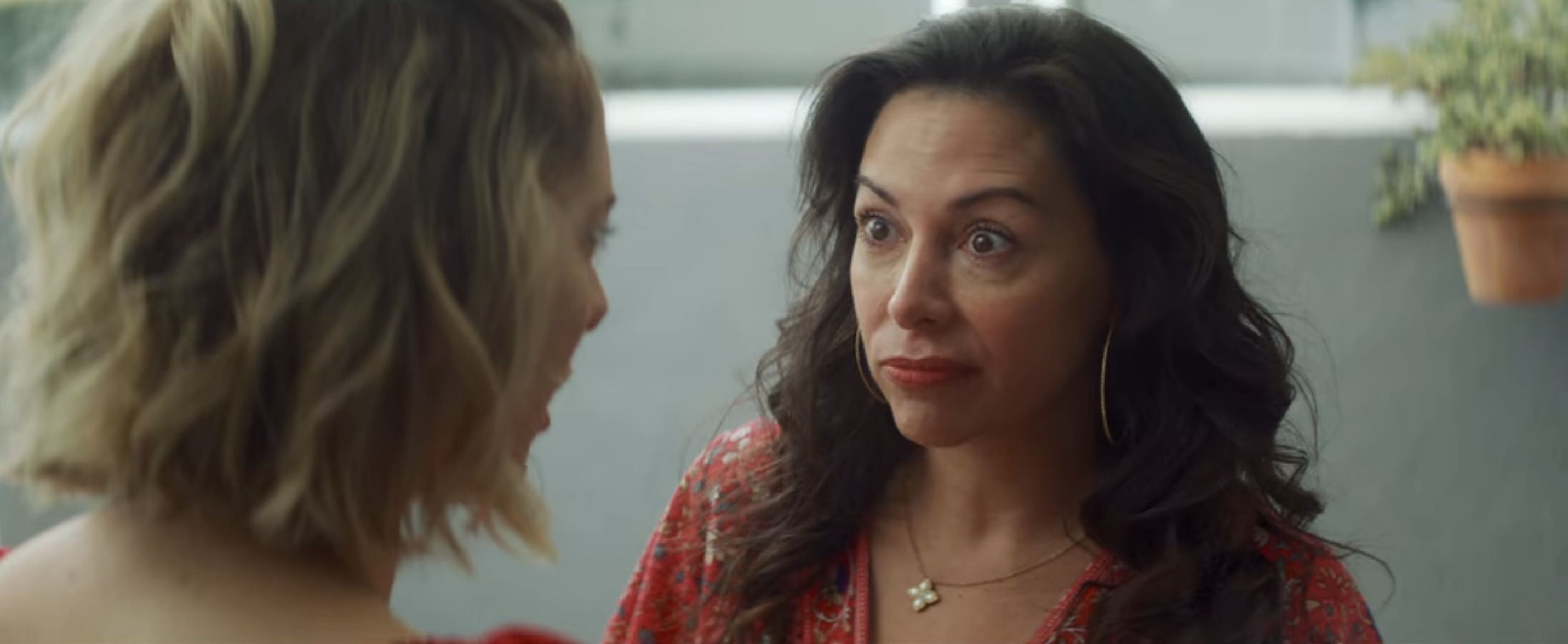 That's Amor Cast on Netflix - Arlene Tur as Viviana