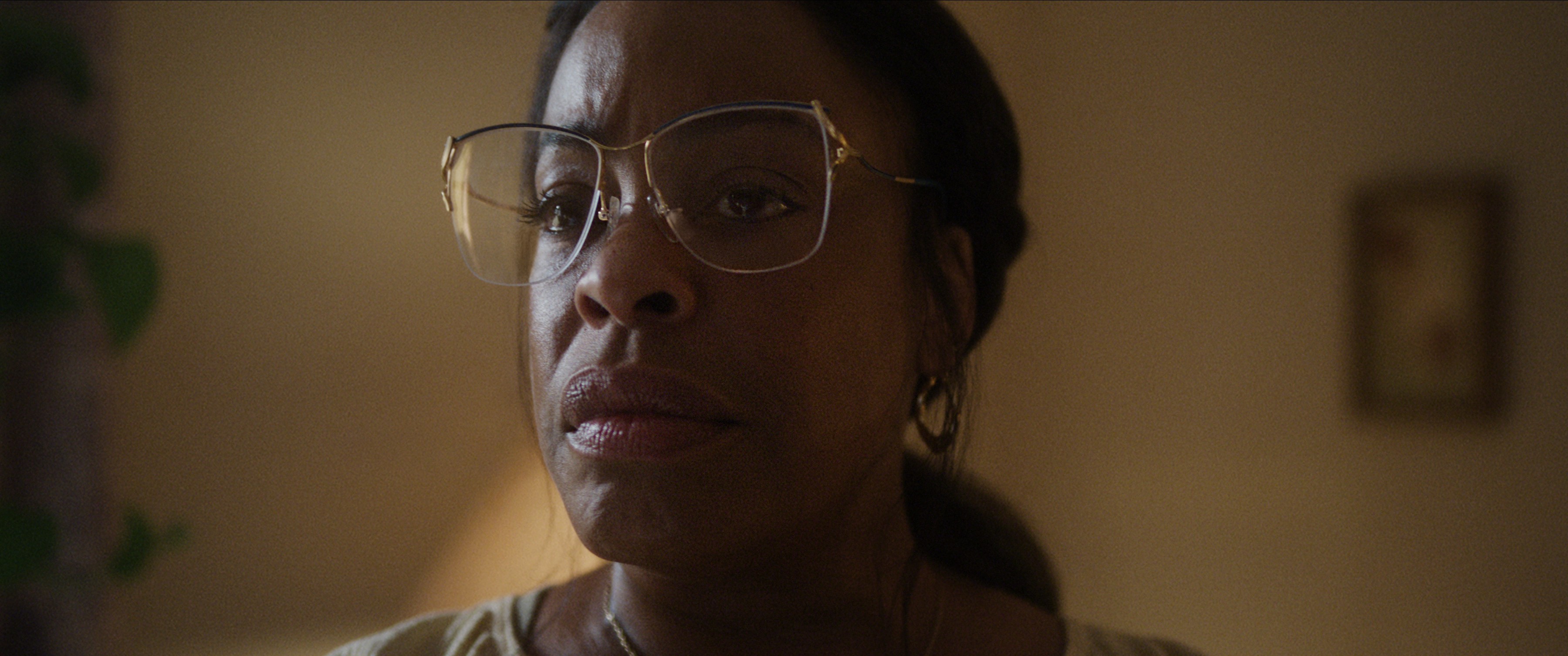 Dahmer – Monster: The Jeffrey Dahmer Story Cast on Netflix - Niecy Nash as Glenda Cleveland