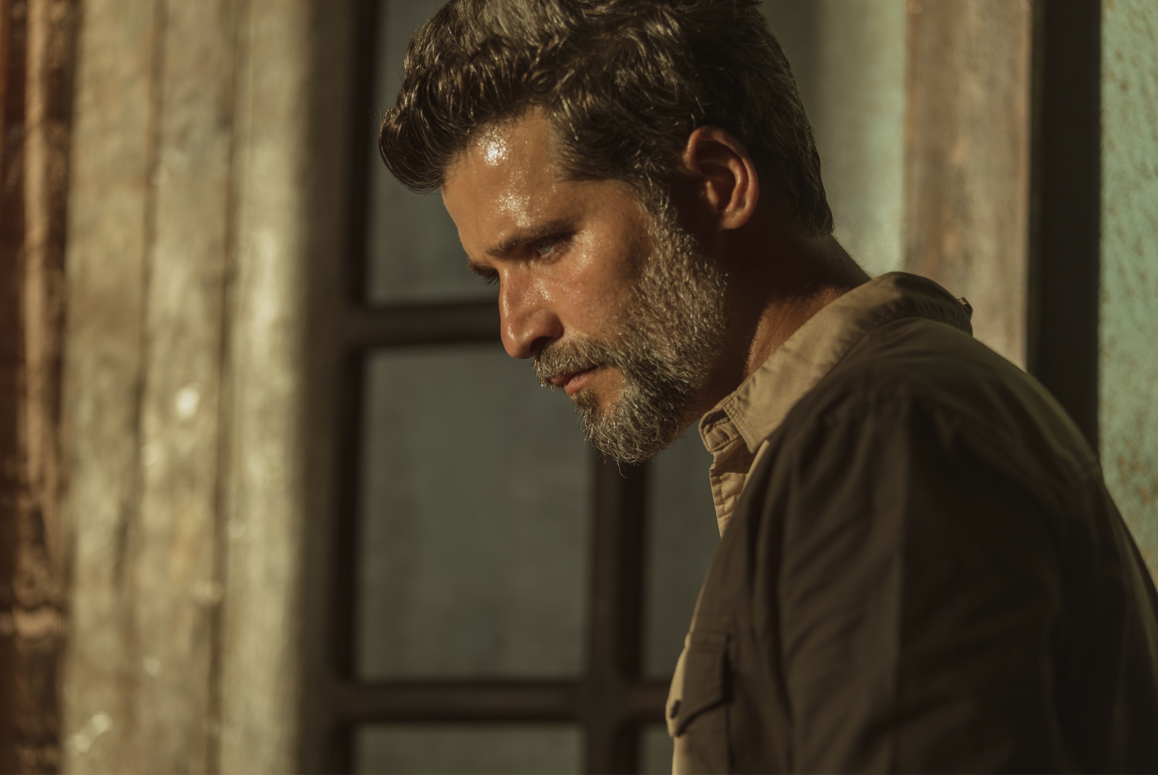 Santo Cast on Netflix - Bruno Gagliasso as Ernesto Cardona