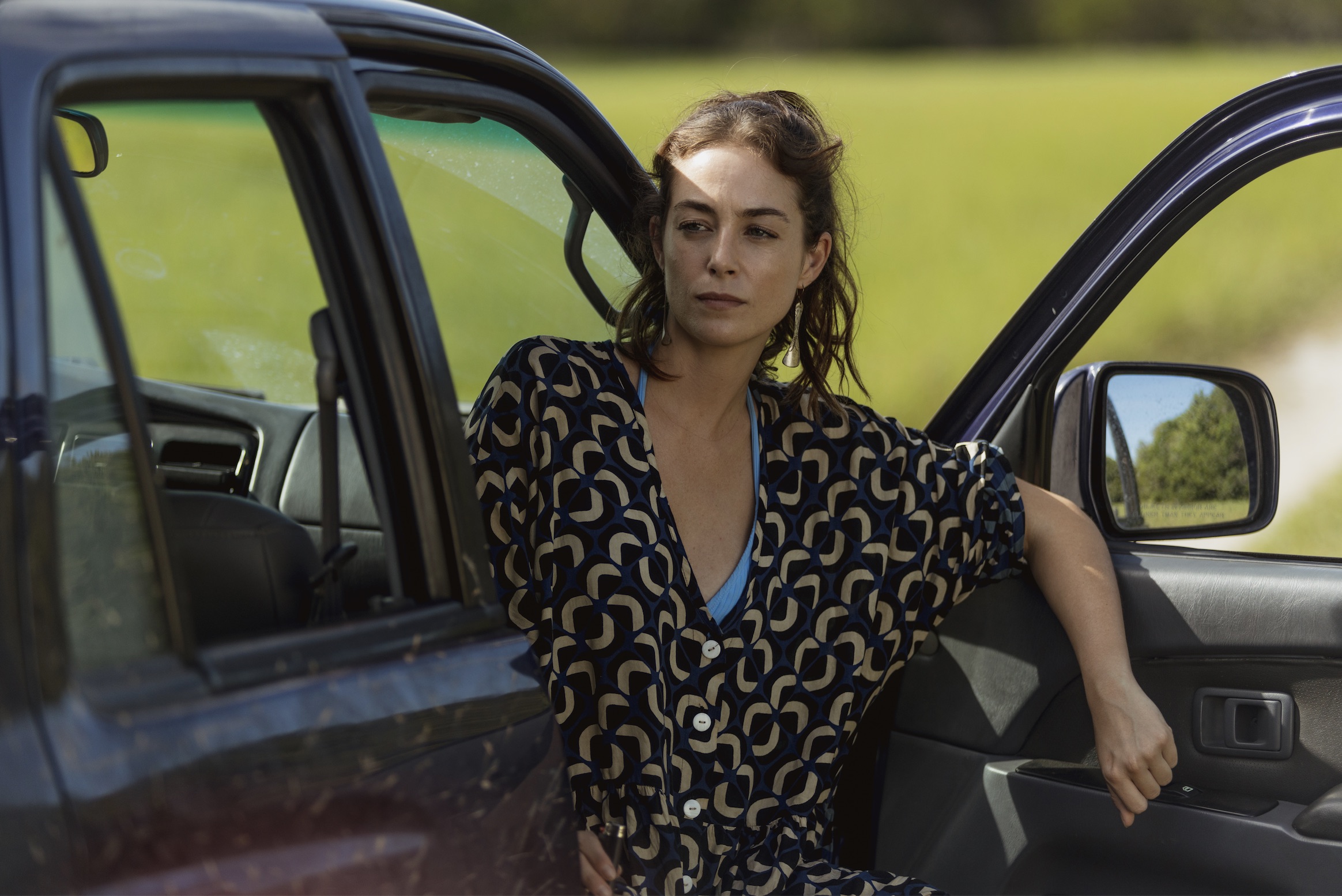 Santo Soundtrack on Netflix - Every Song in Season 1, Episode 3