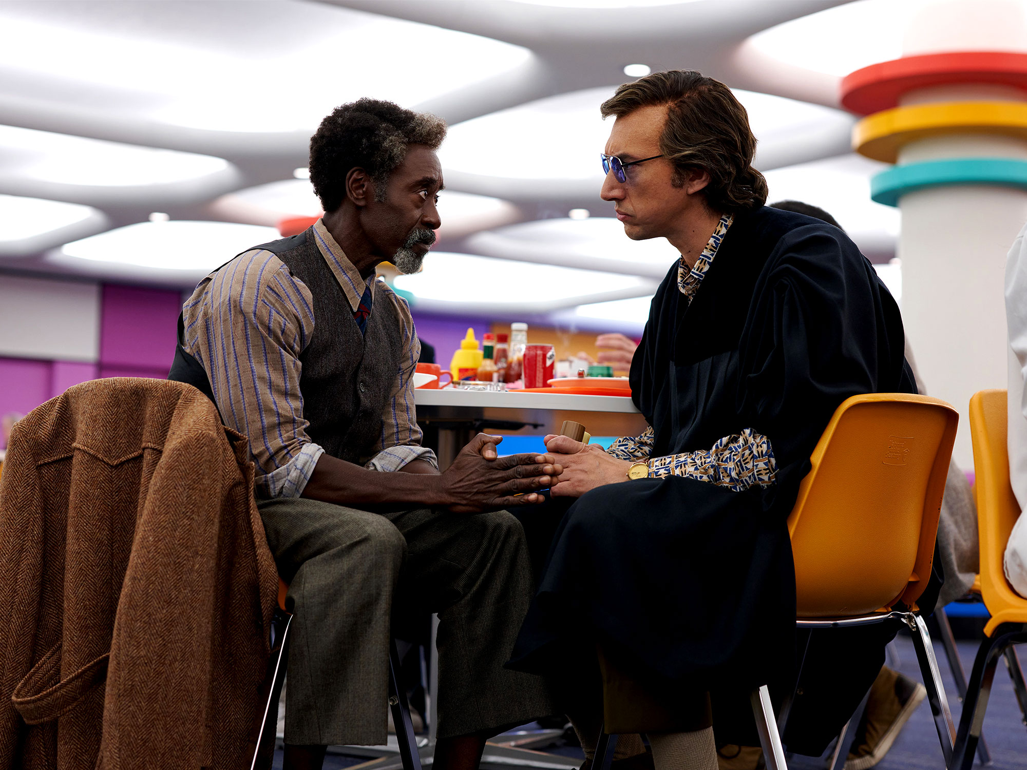 White Noise Review - 2022 Noah Baumbach Netflix Movie Film