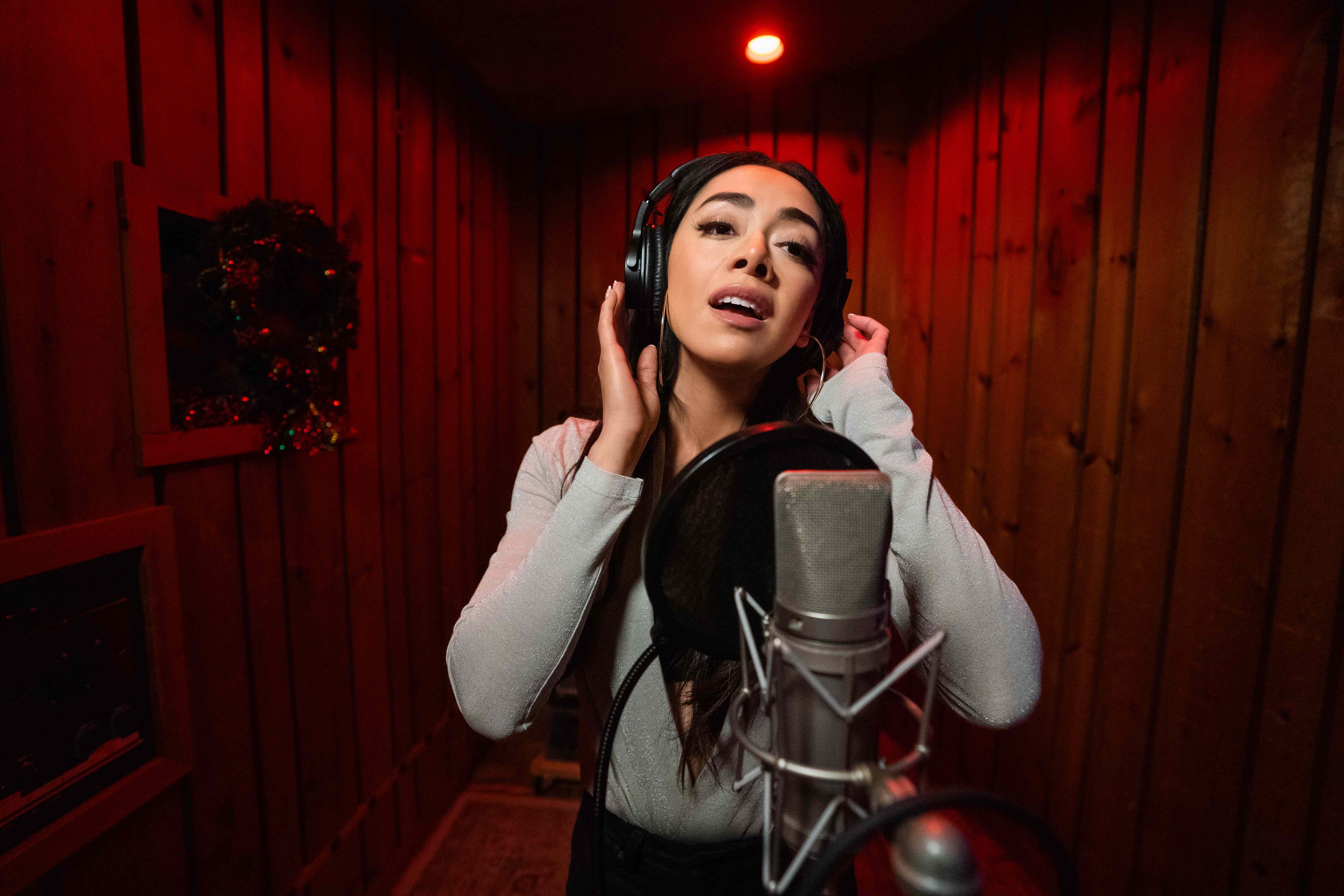 Christmas with You Soundtrack - Every Song in the 2022 Netflix Movie