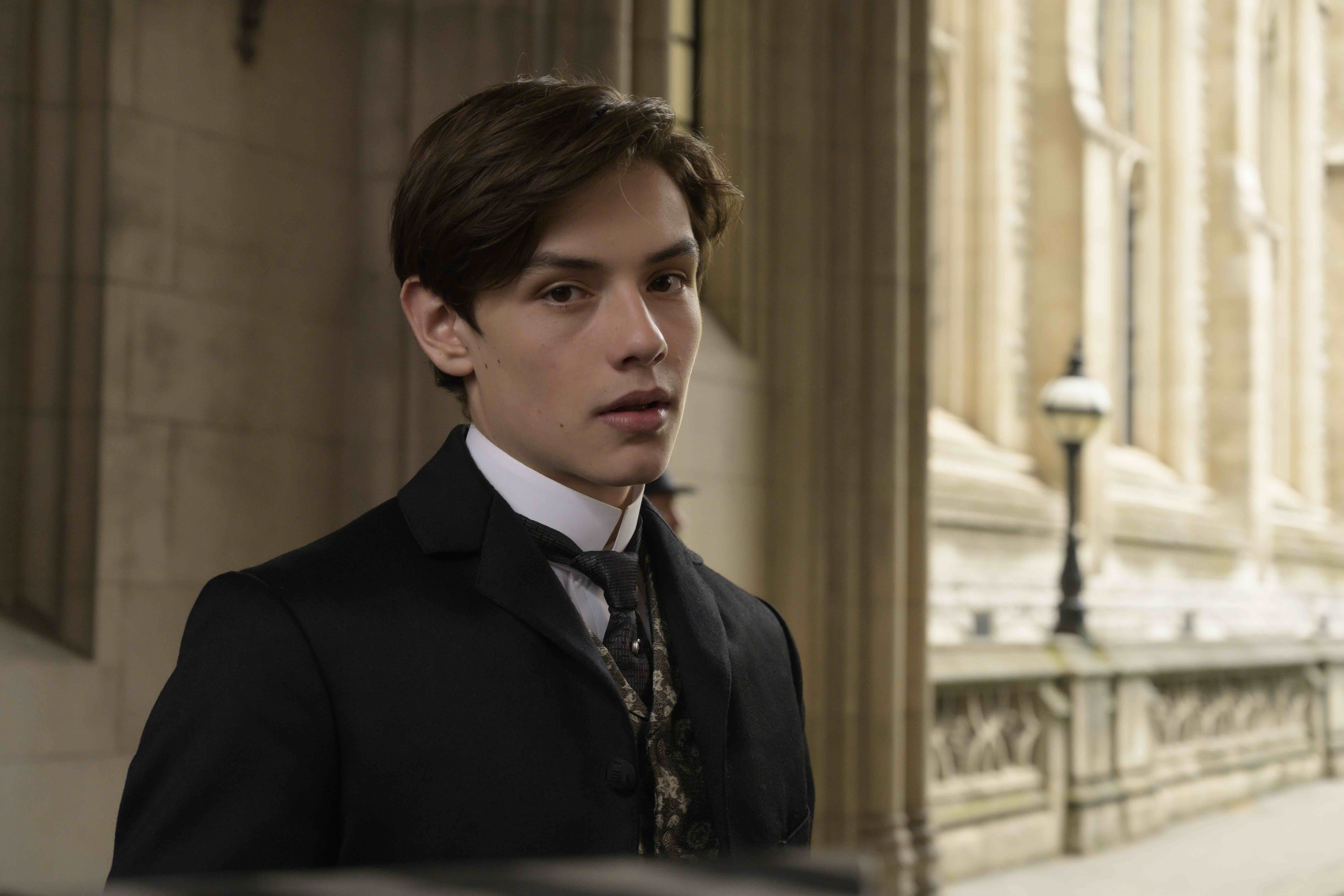 Enola Holmes Cast on Netflix - Louis Partridge as Tewkesbury