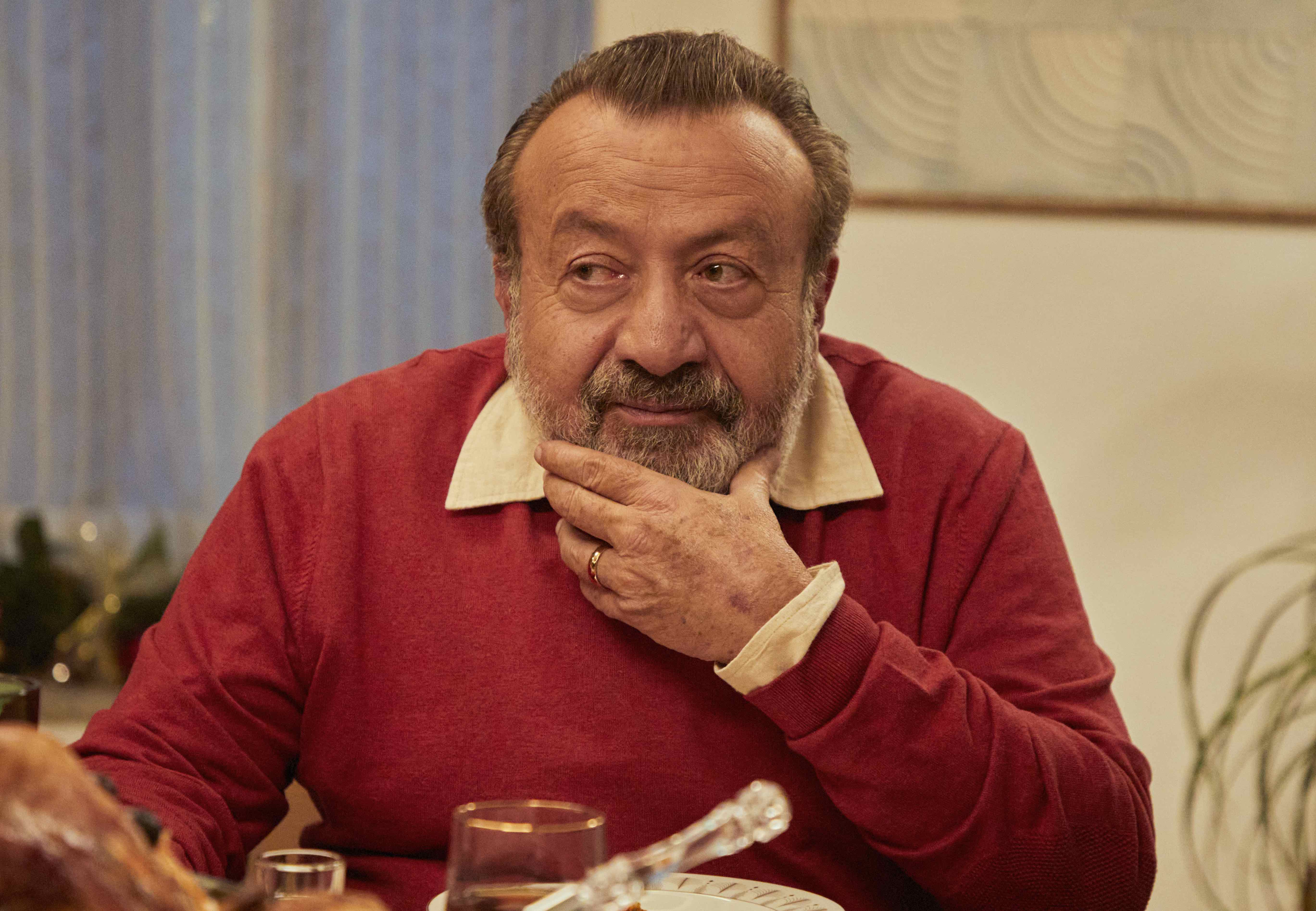 A Not So Merry Christmas Cast on Netflix - José Sefami as Néstor