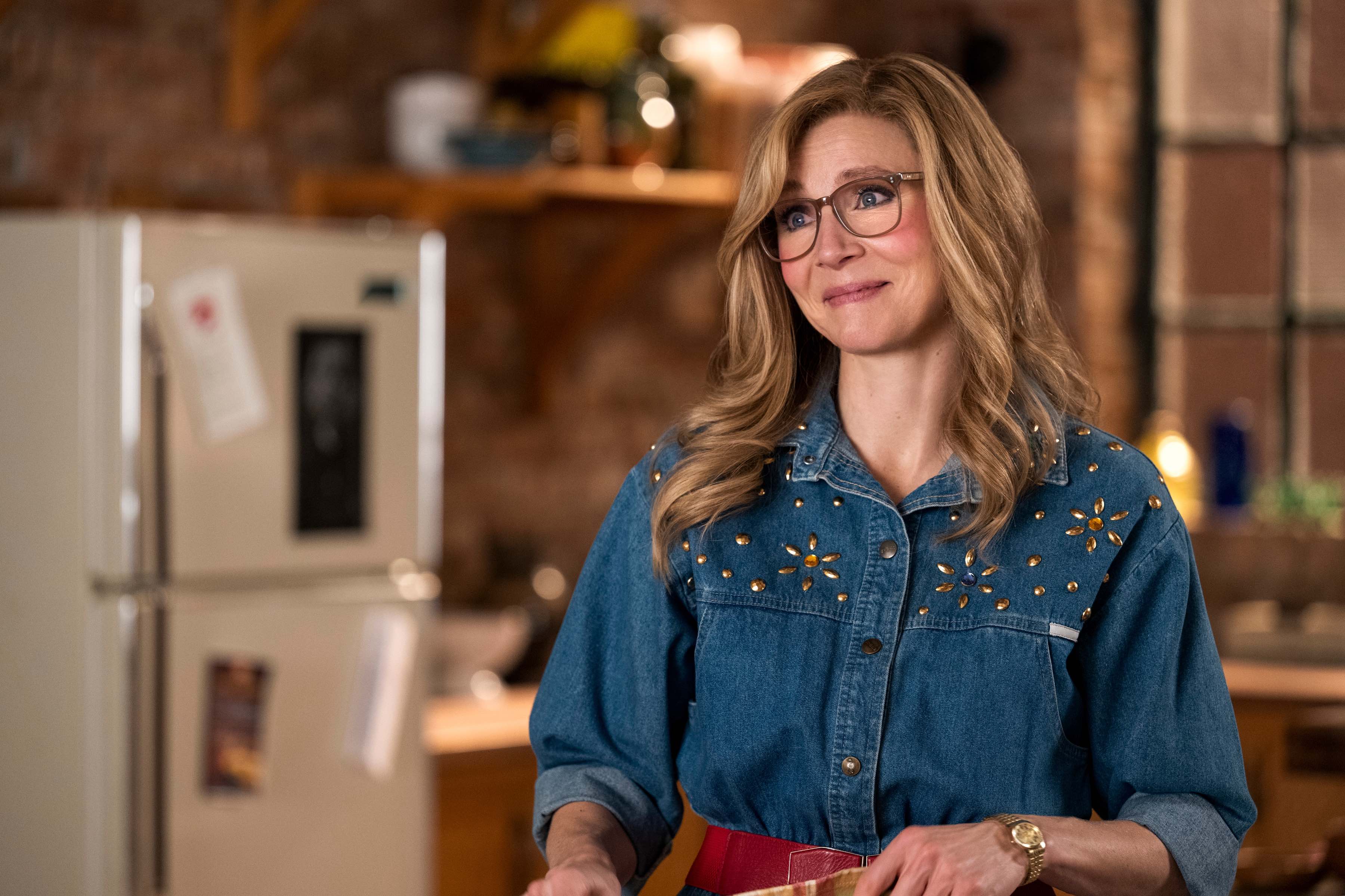 Firefly Lane Cast on Netflix - Sarah Chalke as Kate Mularkey