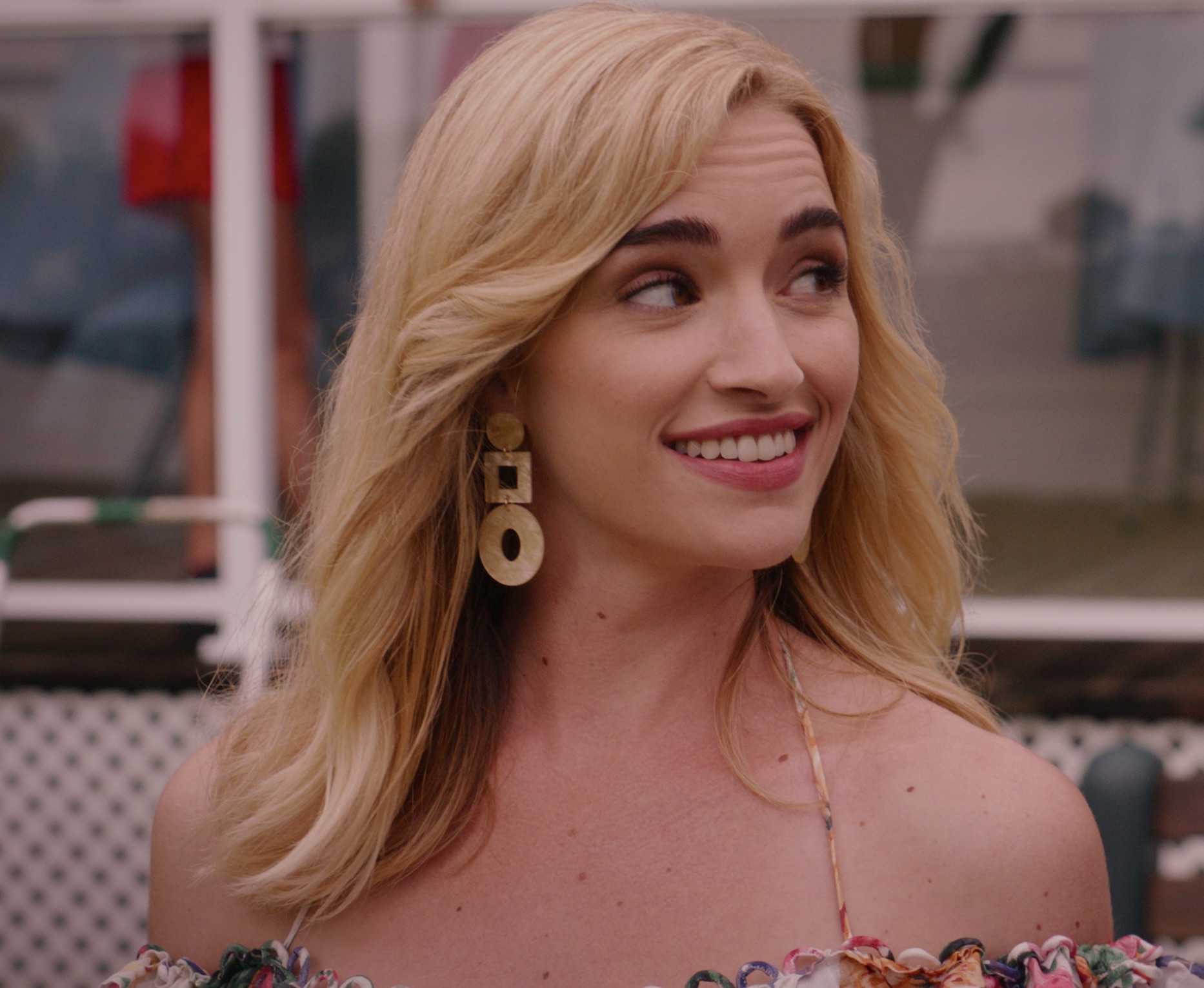 Ginny & Georgia Cast on Netflix - Brianne Howey as Georgia Miller