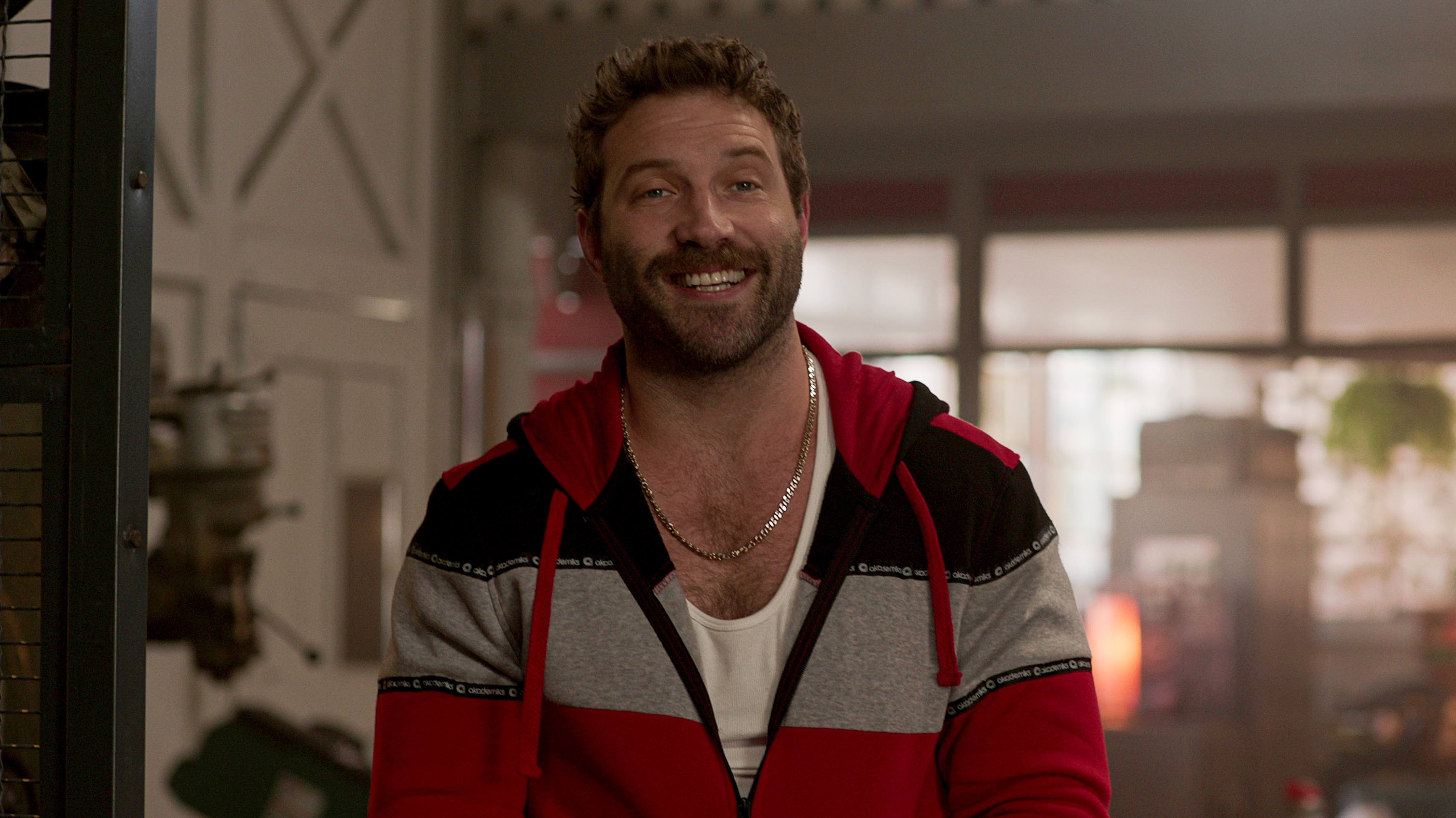 Kaleidoscope Cast on Netflix - Jai Courtney as Bob Goodwin