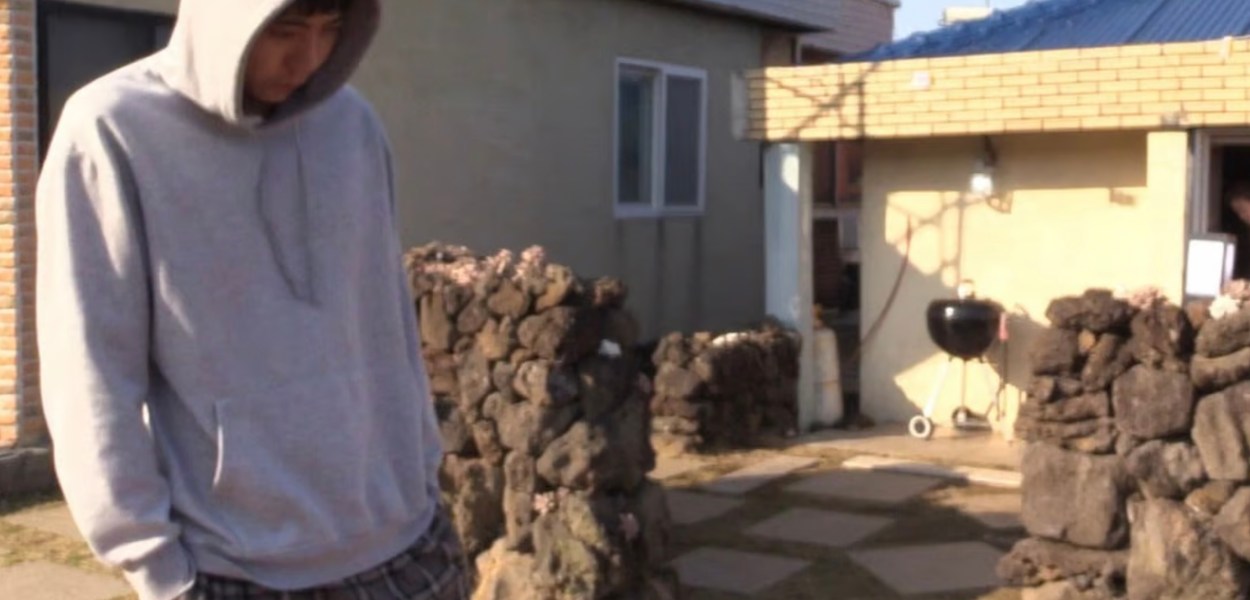 In Water Review - 2022 Hong Sang-Soo Movie Film