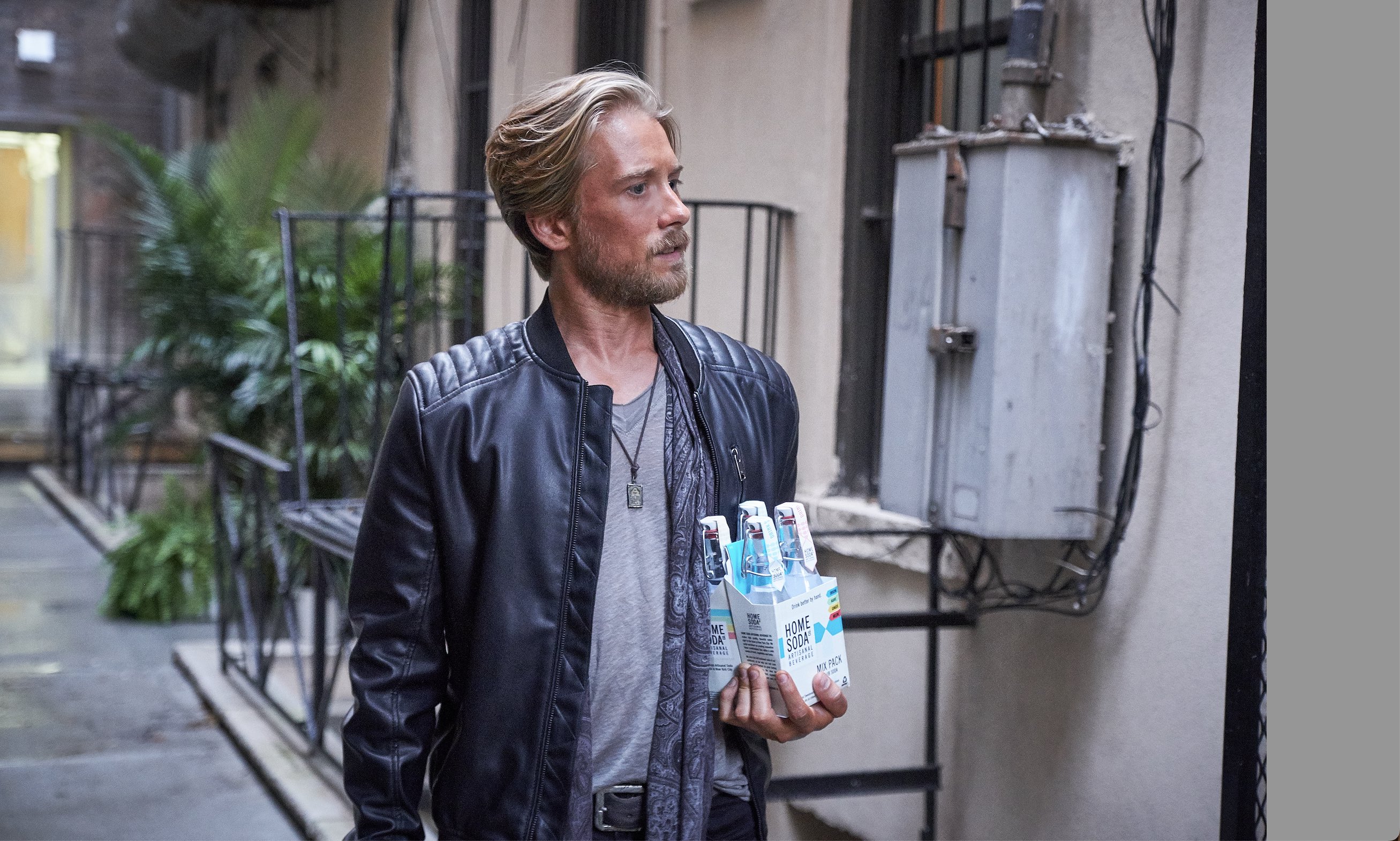 You Soundtrack on Netflix - Every Song in Season 1, Episode 8