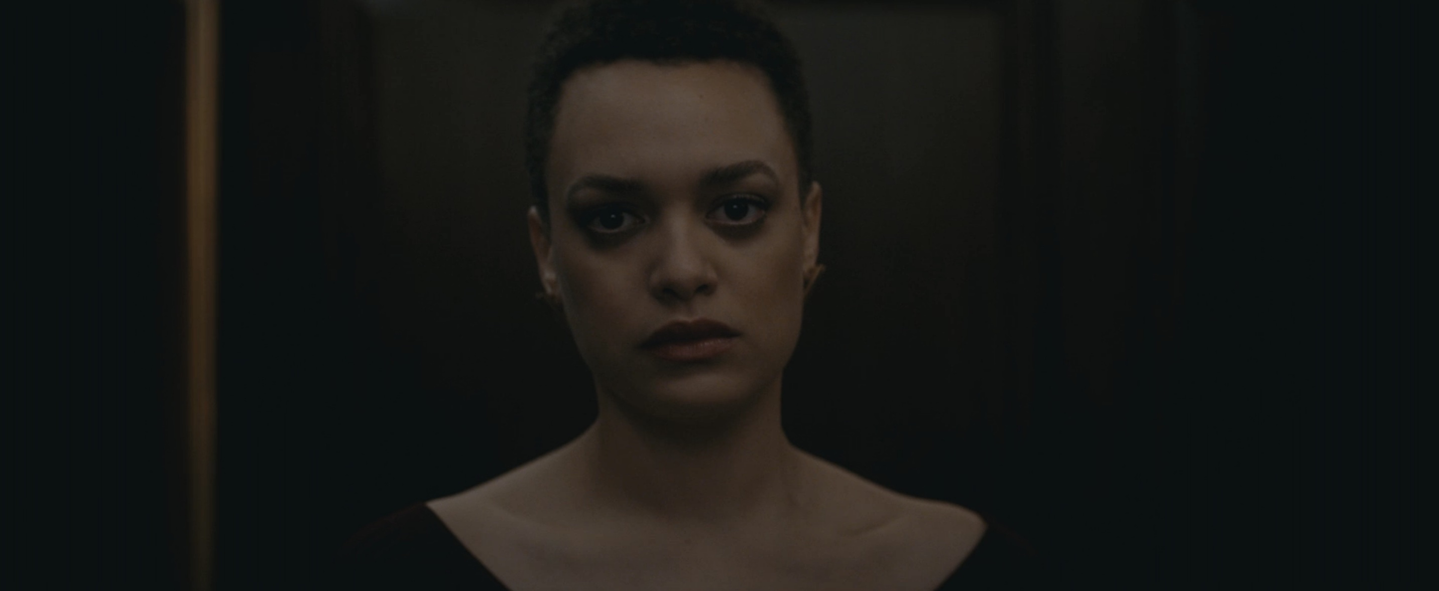 Dead Ringers Cast on Amazon - Britne Oldford as Genevieve Cotard