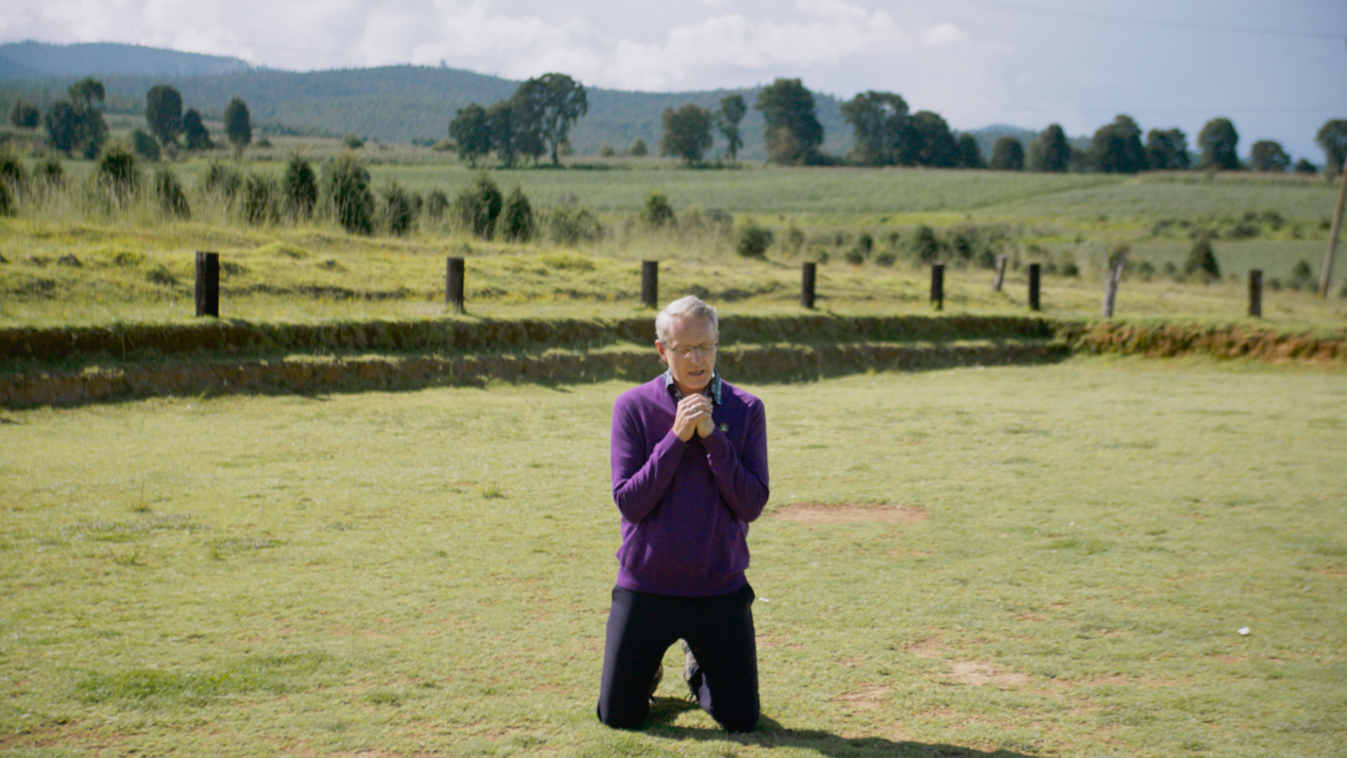 The Hole in the Fence Review - 2021 Joaquin del Paso Movie Film