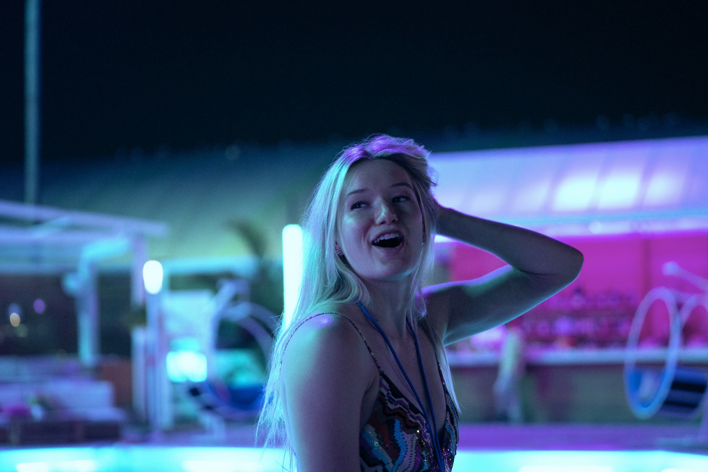 Painkiller Cast on Netflix - West Duchovny as Shannon Schaeffer