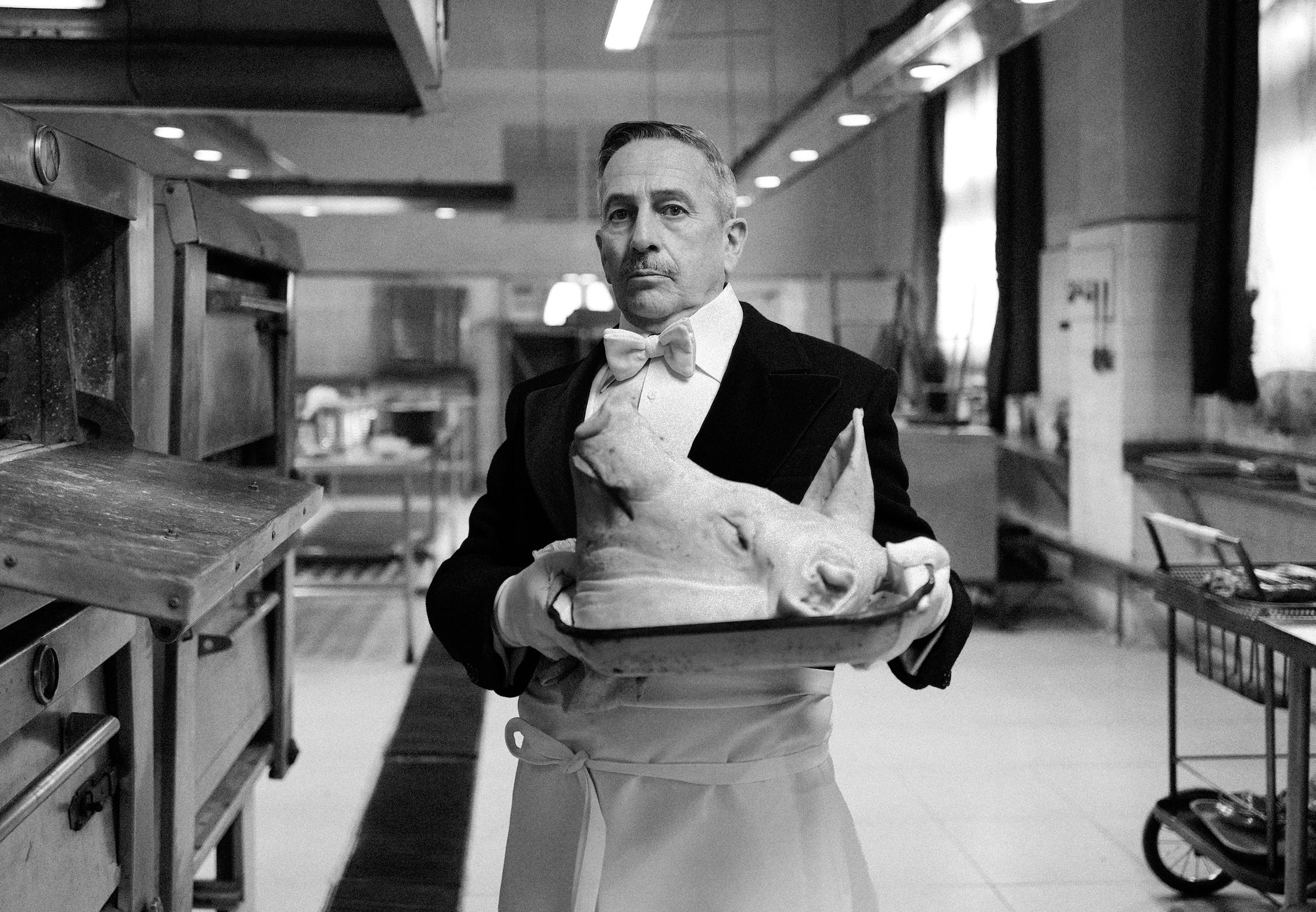 El Conde Cast on Netflix - Alfredo Castro as Fyodor