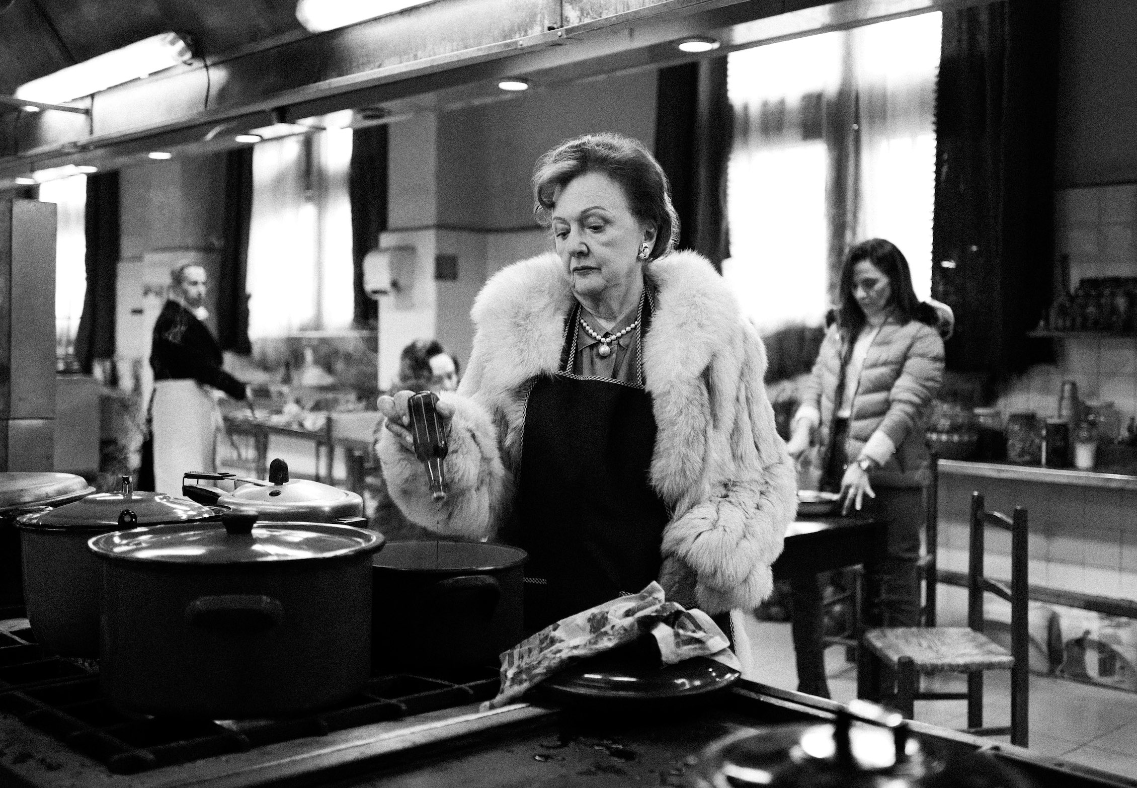 El Conde Cast on Netflix -Gloria Münchmeyer as Lucía