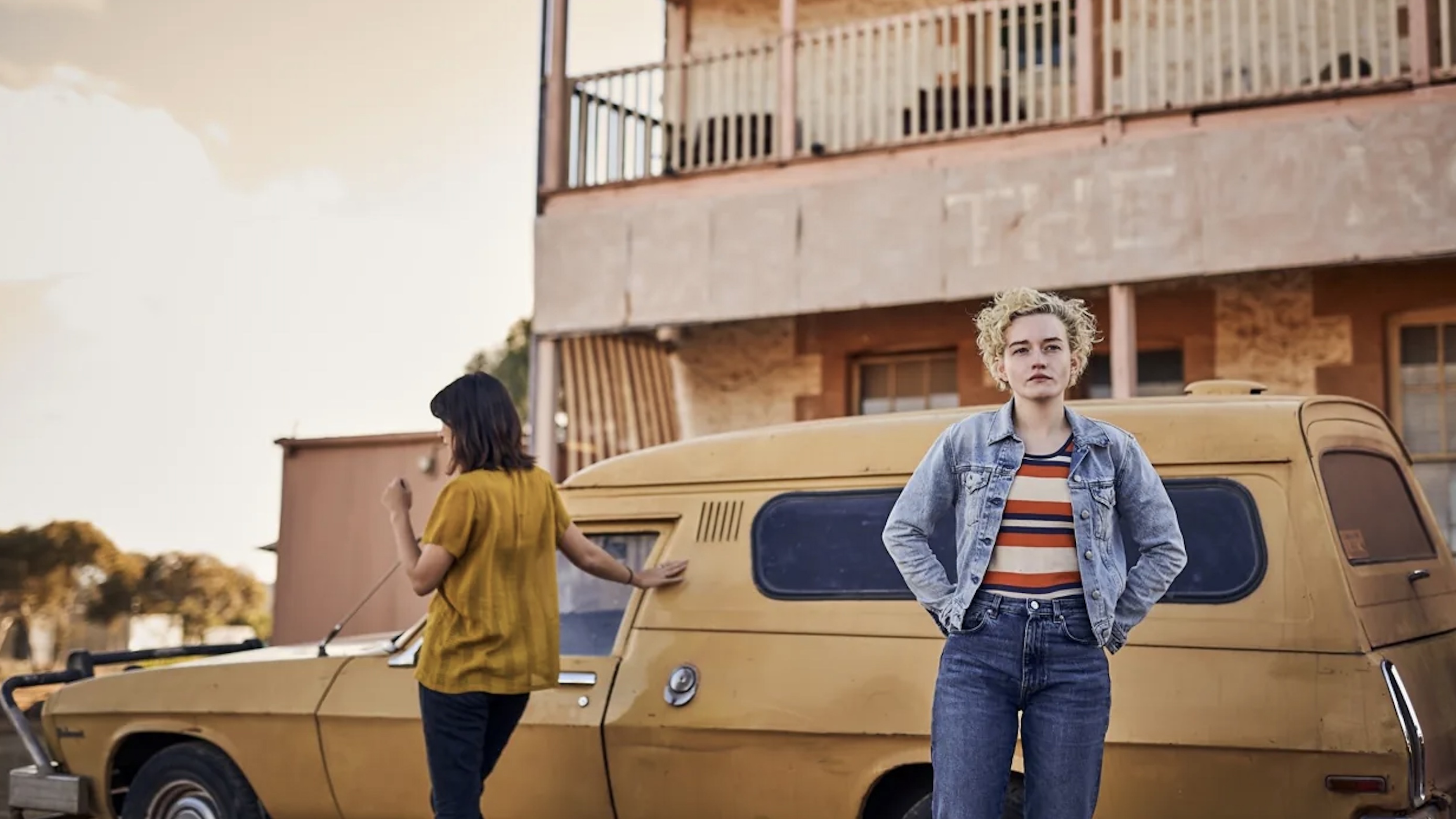 The Royal Hotel Review - 2023 Kitty Green Movie Film