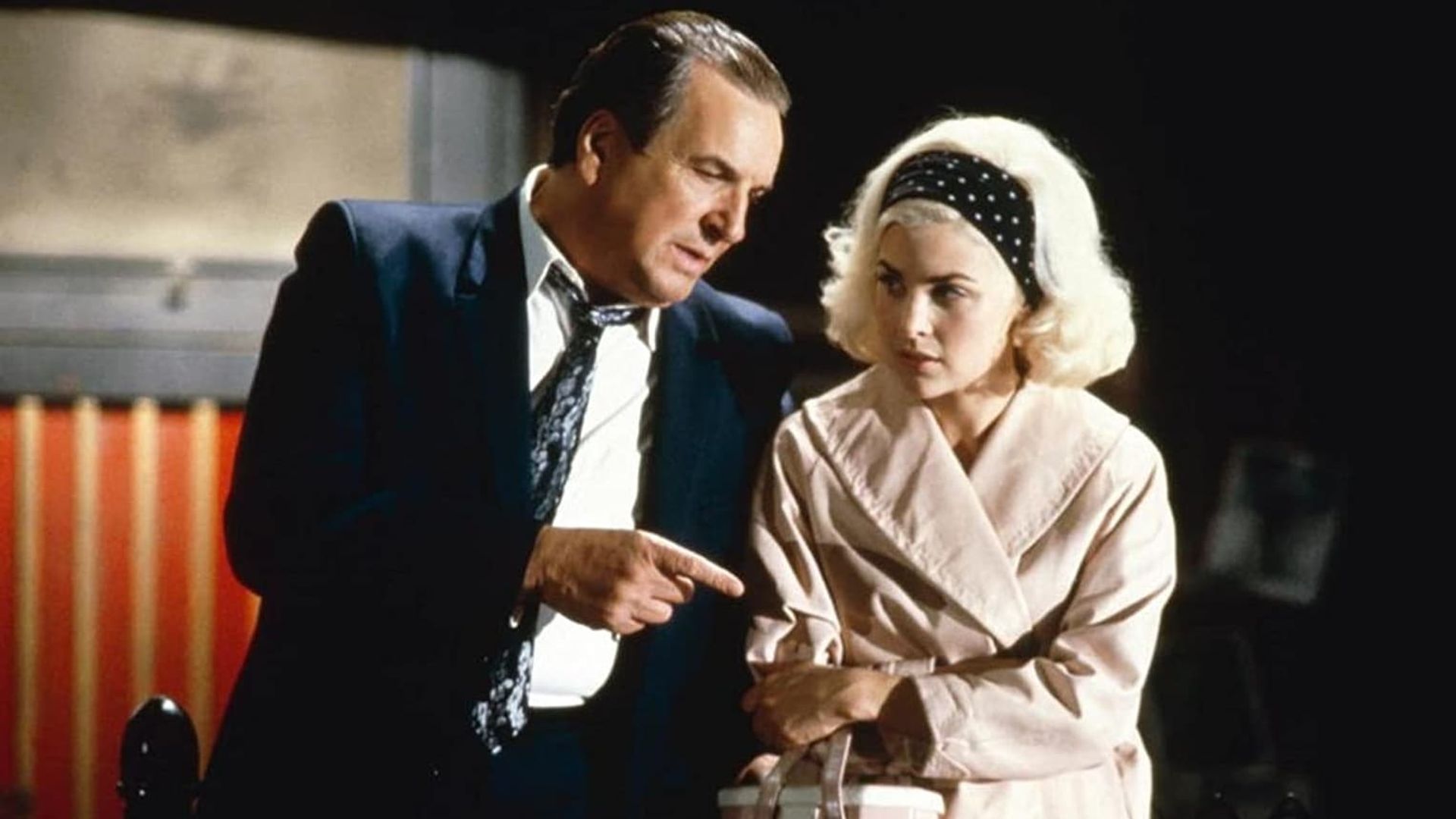 Lee Harvey Oswald Essay - Ruby (1992)