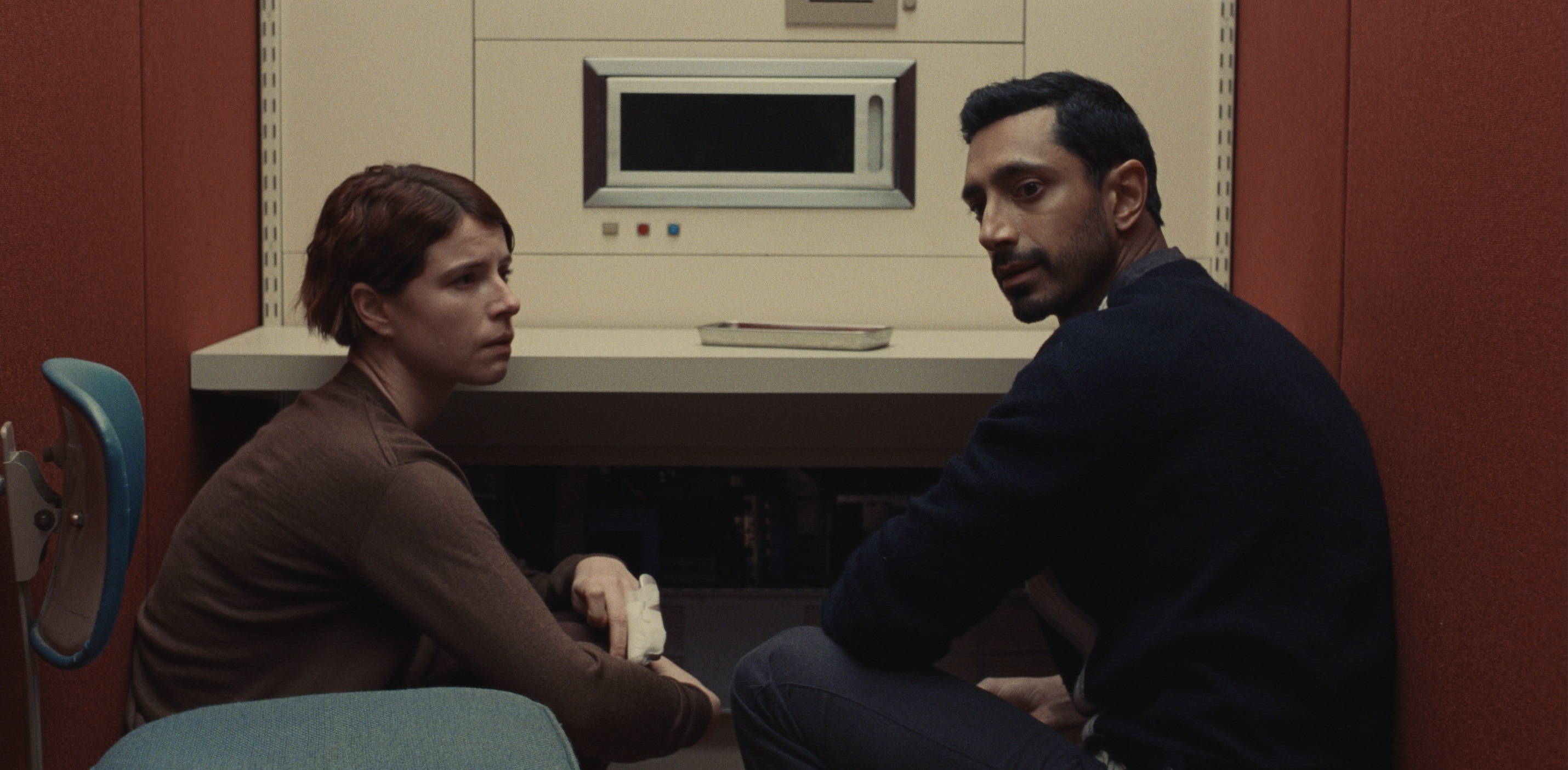 Fingernails Cast - Every Actor and Character in the 2023 Apple TV+ Movie