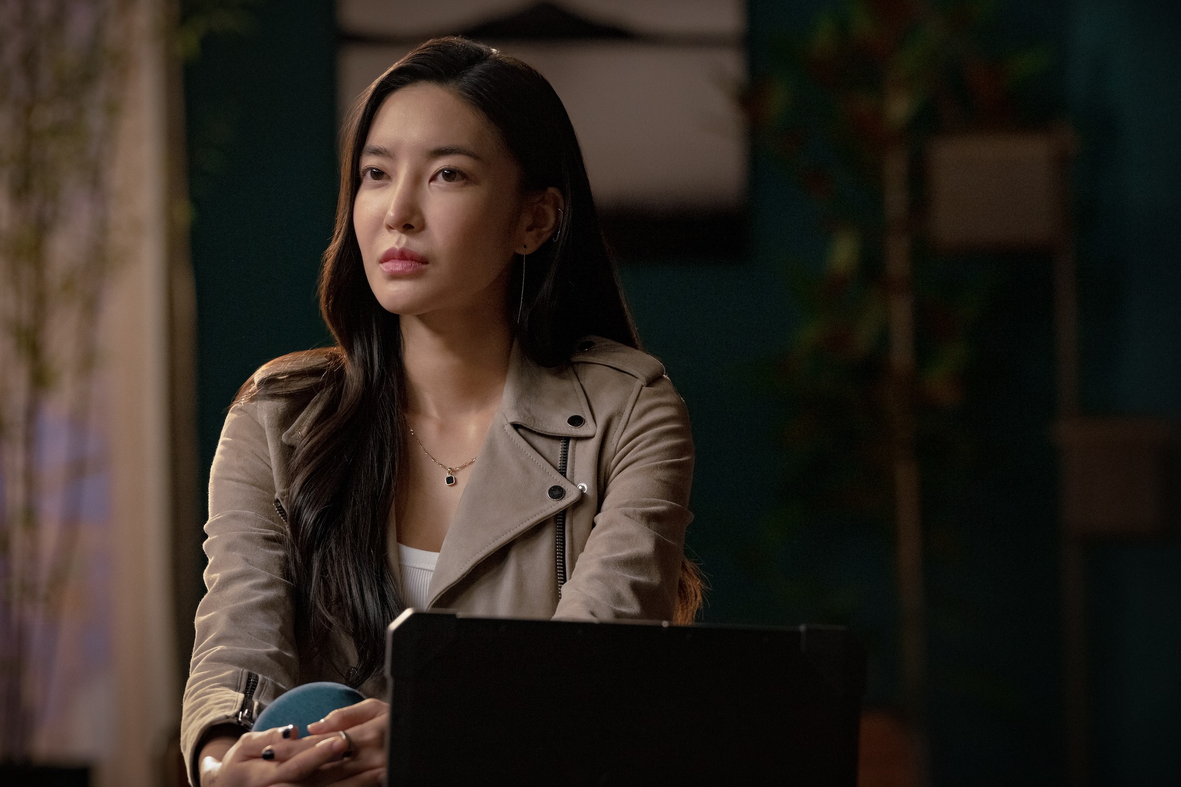 Lift Cast on Netflix - Yun Jee Kim as Mi-Sun