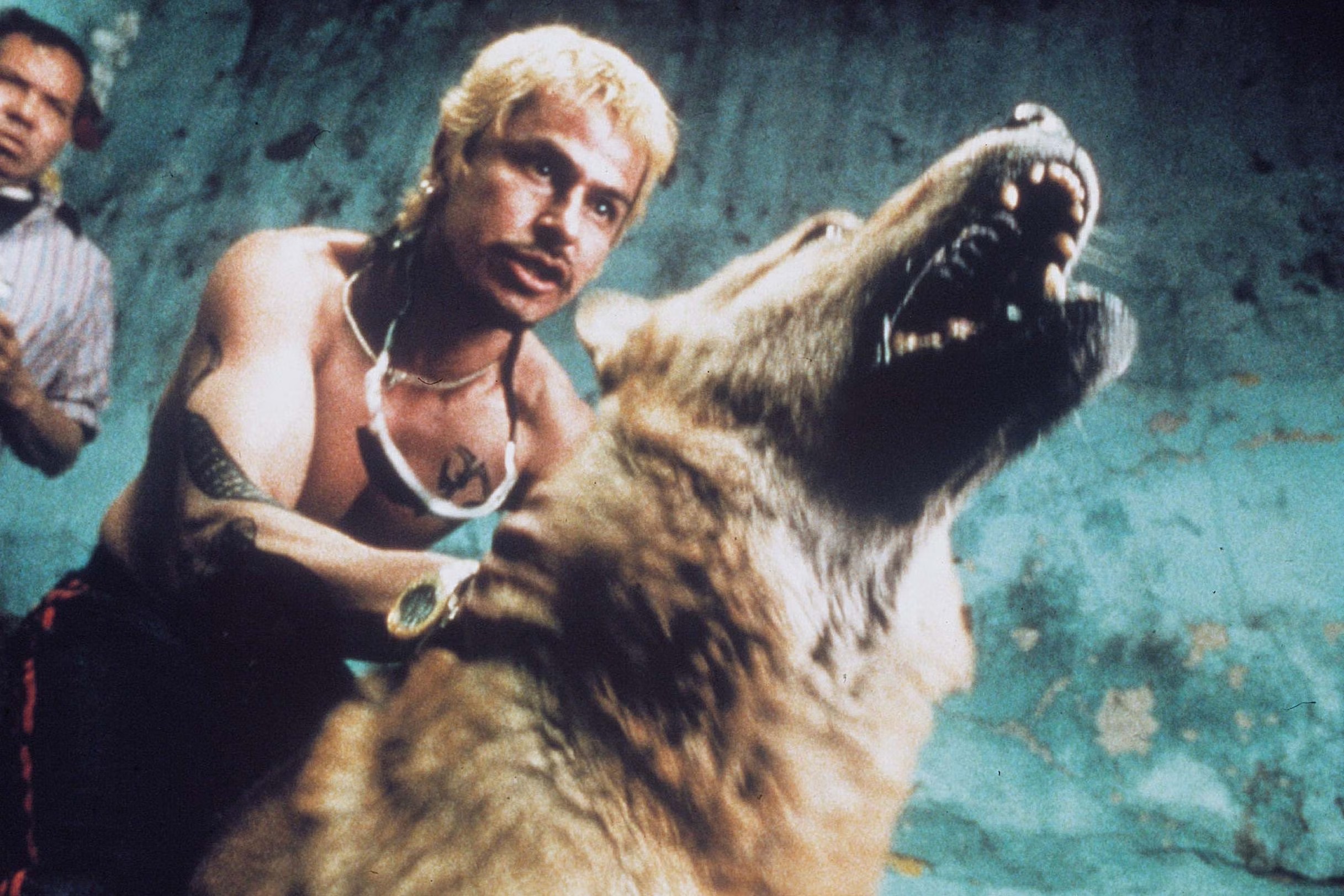 Amores Perros Essay - 2000 Alejandro G. Iñárritu Movie Film
