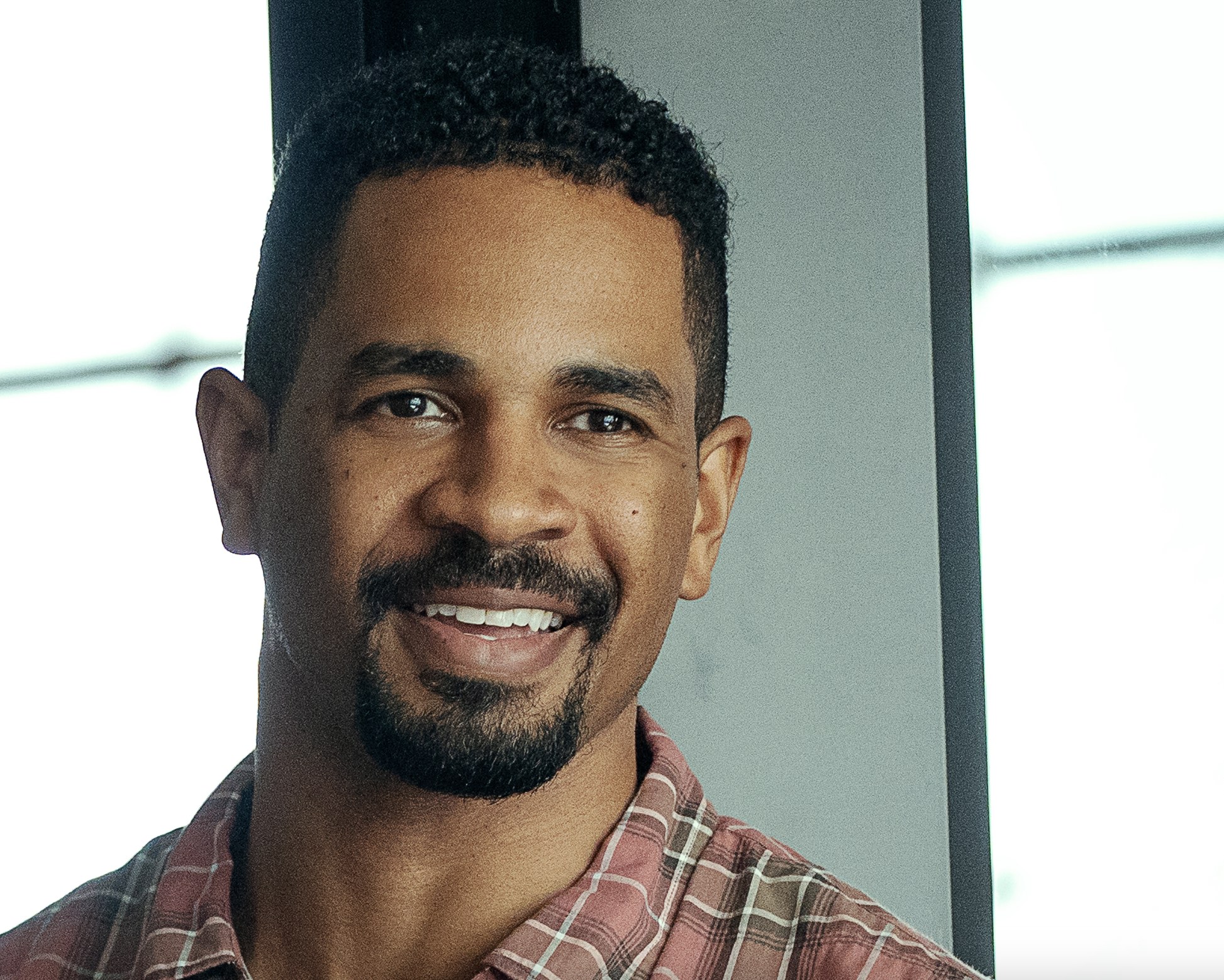 Players Cast on Netflix - Damon Wayans Jr. as Adam