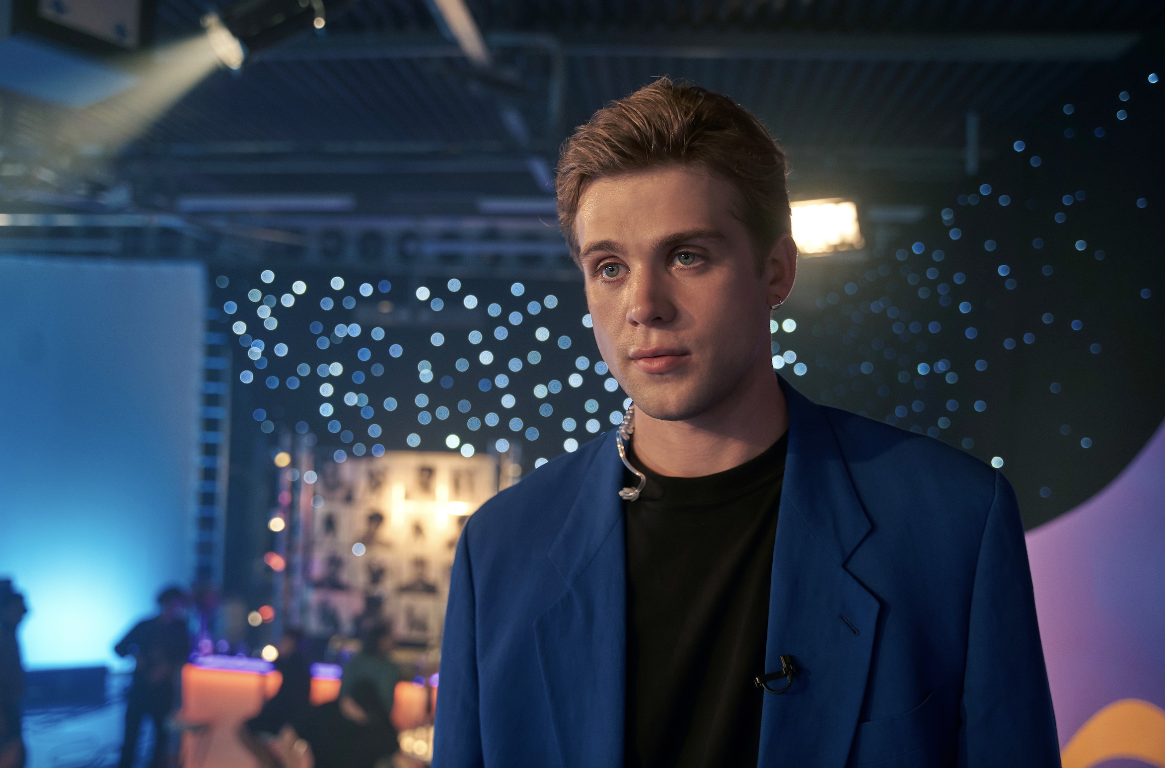 One Day Soundtrack on Netflix - Every Song in Episode 6