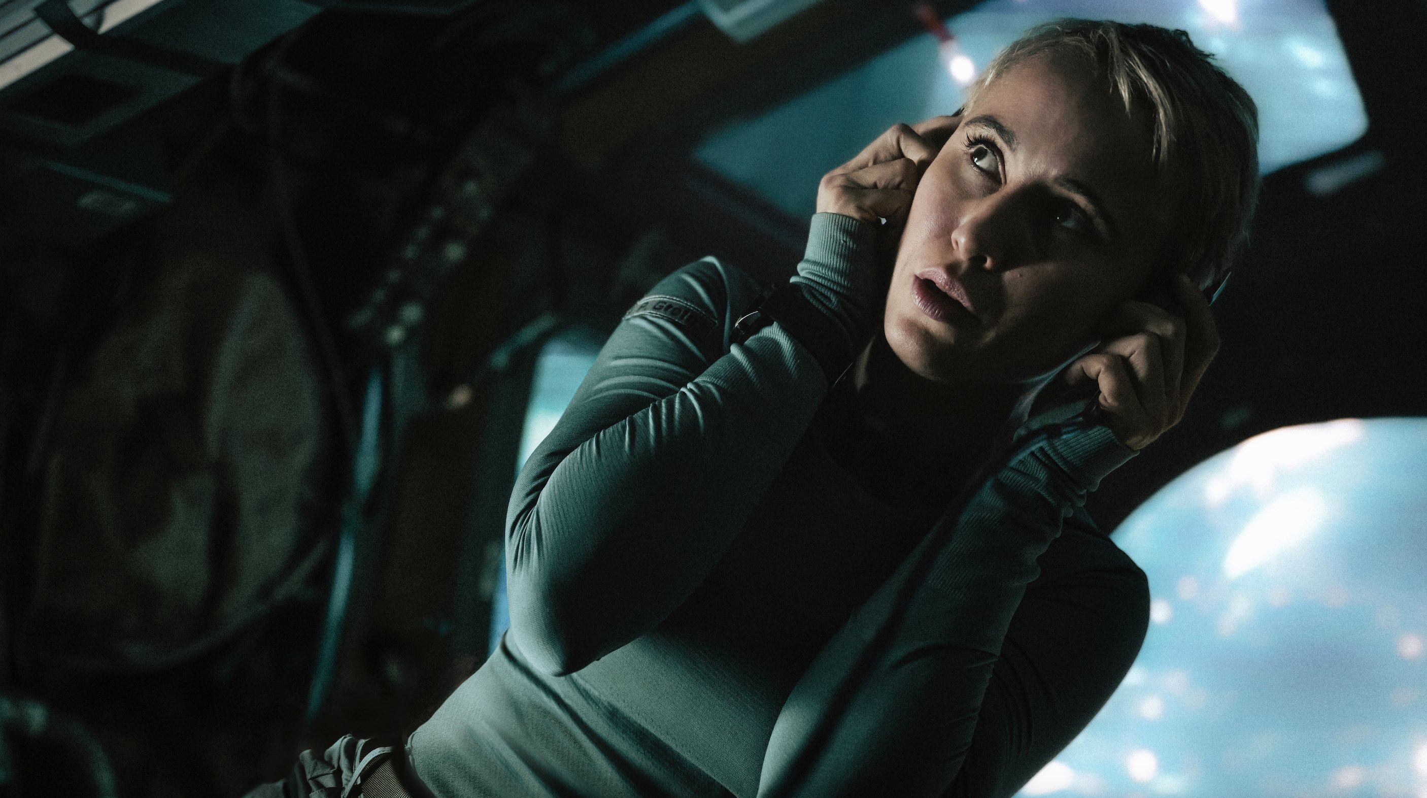 The Signal Cast on Netflix - Peri Baumeister as Paula