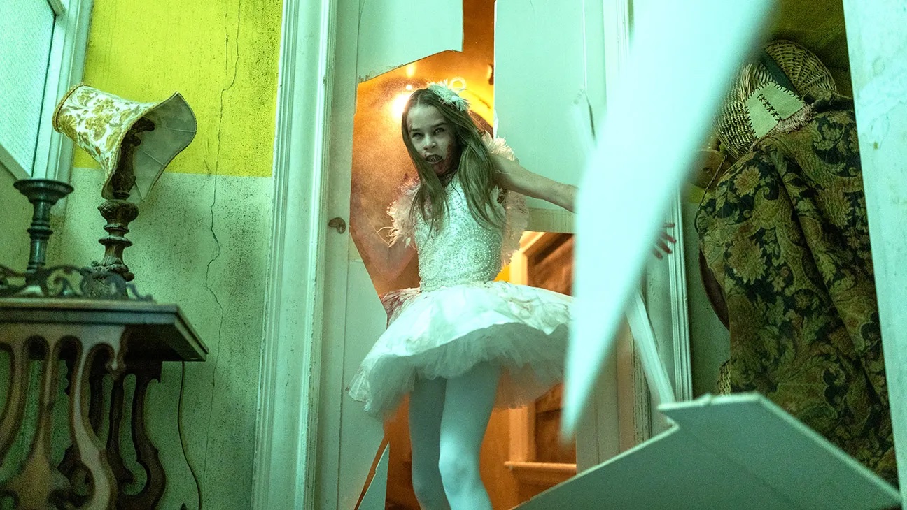 Abigail Review - 2024 Movie Film by Matt Bettinelli-Olpin and Tyler Gillett