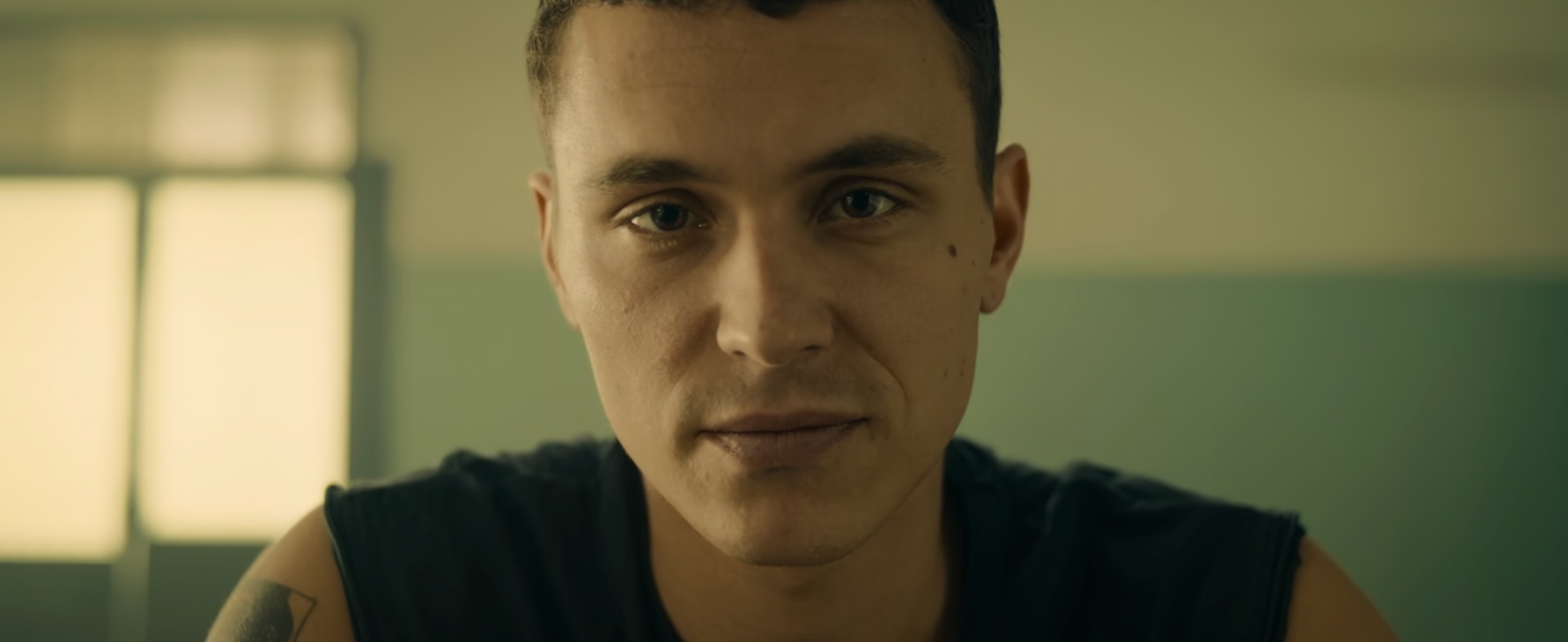 The Courier Cast on Netflix - Arón Piper as Iván